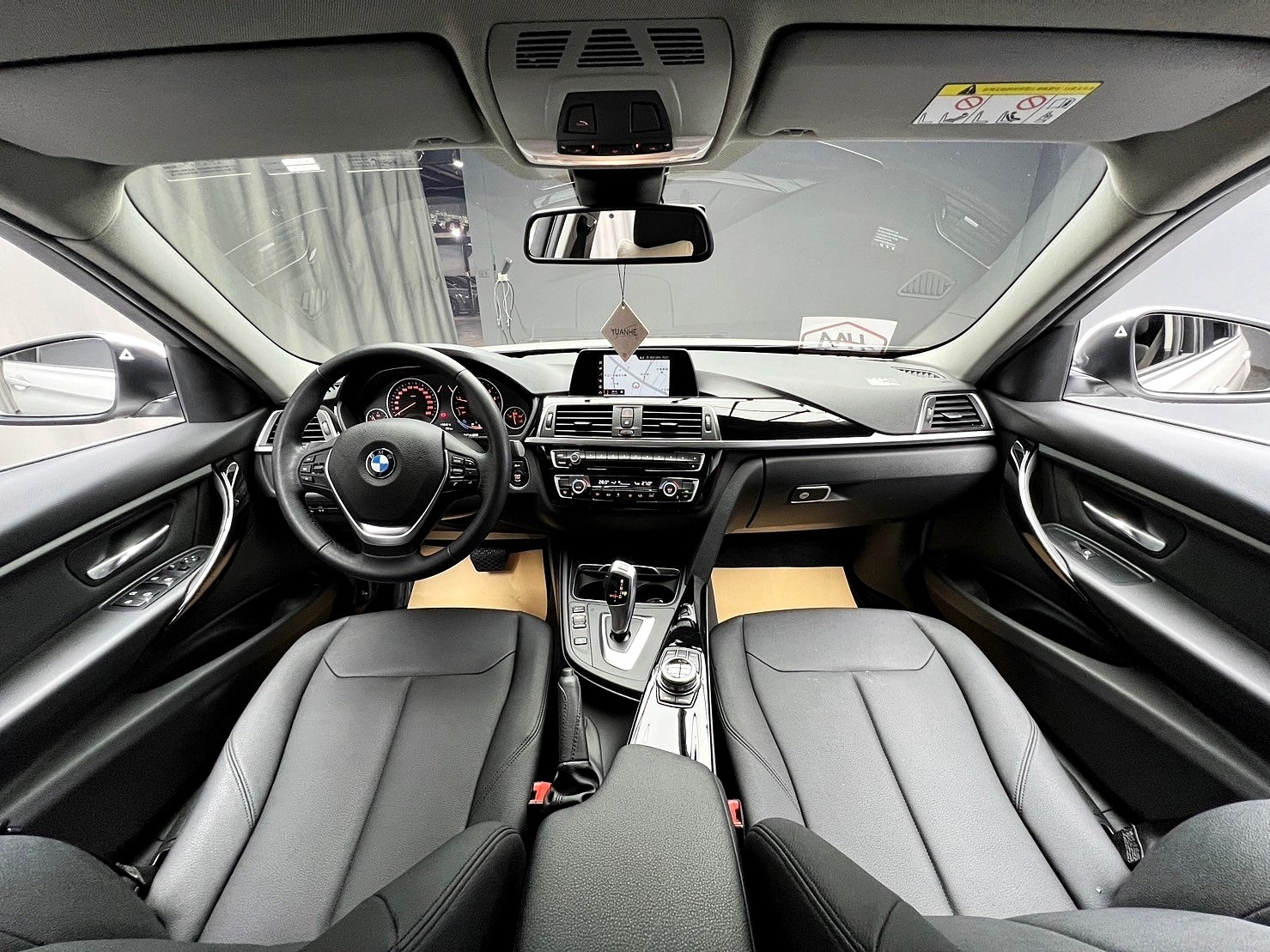 2018式 F30 BMW 318i 5AS 駕駛輔助 高CP值漂亮車 ❗️(024)【 元禾國際 阿龍店長 0968-691-205】元禾國際 新北最大車庫 實車實價 認證車  第5張相片