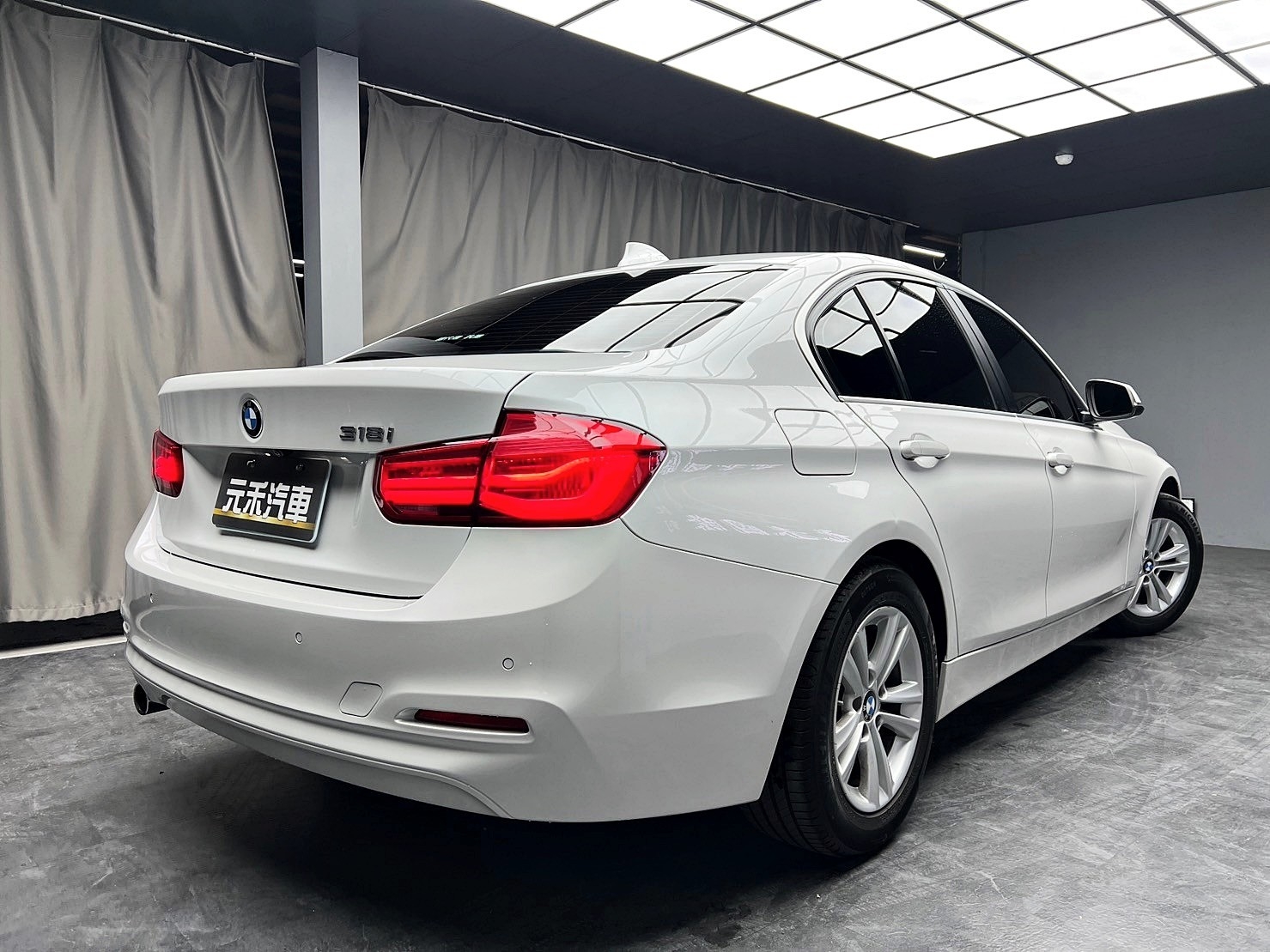 2018式 F30 BMW 318i 5AS 駕駛輔助 高CP值漂亮車 ❗️(024)【 元禾國際 阿龍店長 0968-691-205】元禾國際 新北最大車庫 實車實價 認證車  第8張相片