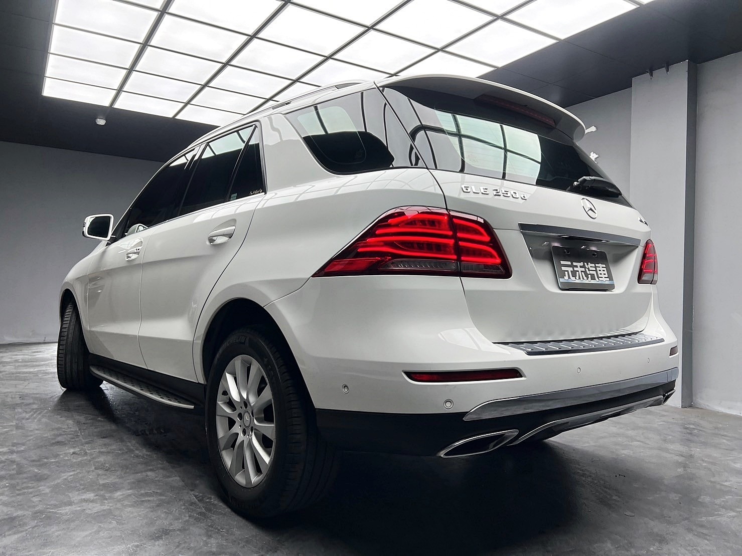 2016 GLE250d W166 柴油 四驅 賓士休旅 超高CP值❗️(162)【 元禾國際 阿龍店長 0968-691-205】元禾國際 新北最大車庫 實車實價 認證車	  第4張相片