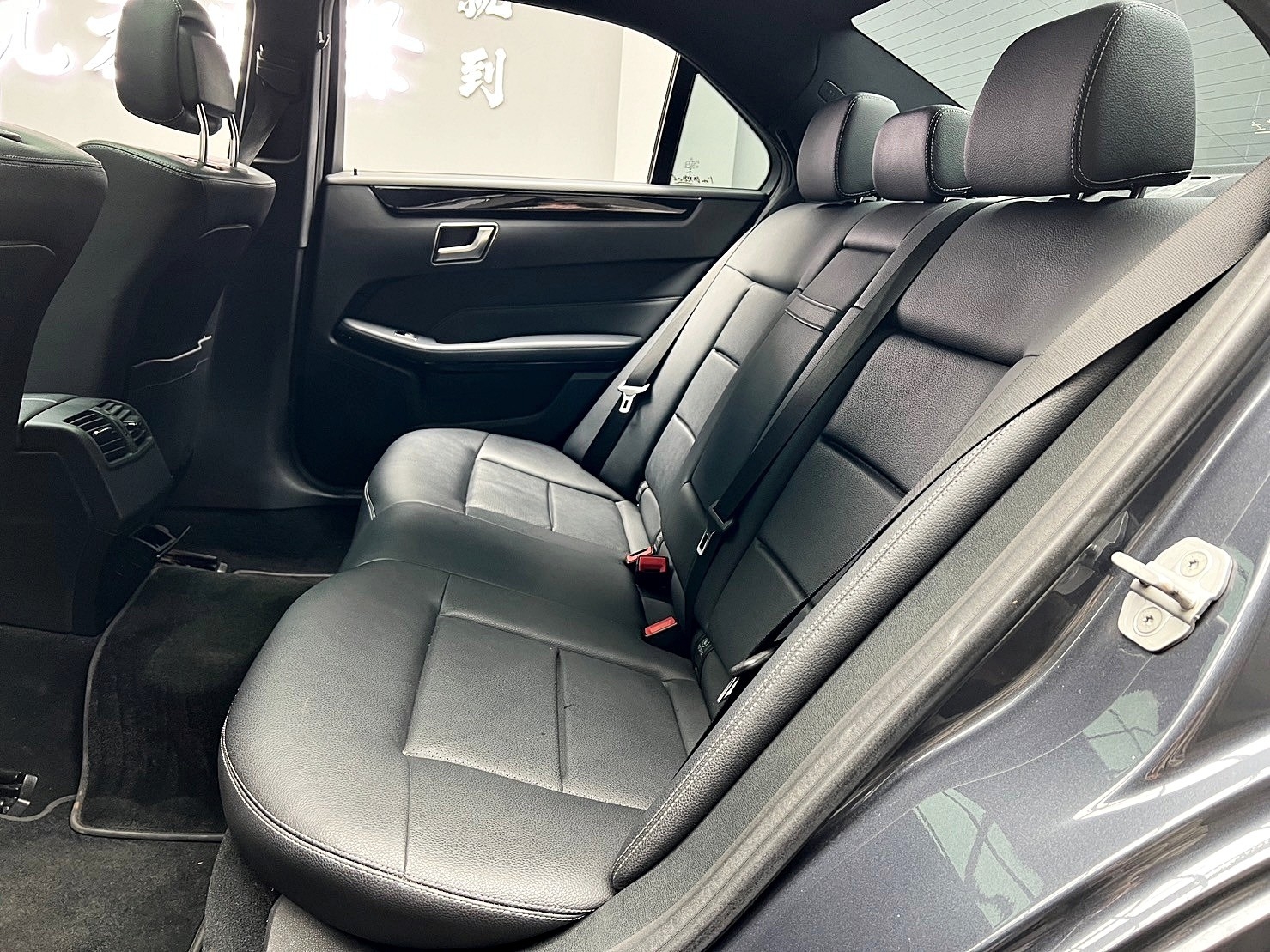 2015 E200 W212 天窗 電動記憶椅 賓士 房車 ❗️(237)【 元禾國際 阿龍店長 0968-691-205】元禾國際 新北最大車庫 實車實價 認證車  第4張相片