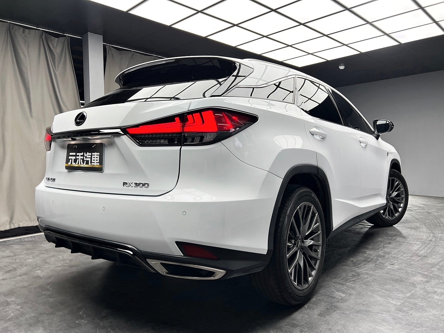 2020 RX300 F Sport 大滿配 小改後 環景 跟車 通風椅 ❗️(223)【 元禾國際 阿龍店長 0968-691-205】元禾國際 新北最大車庫 實車實價 認證車  第2張相片