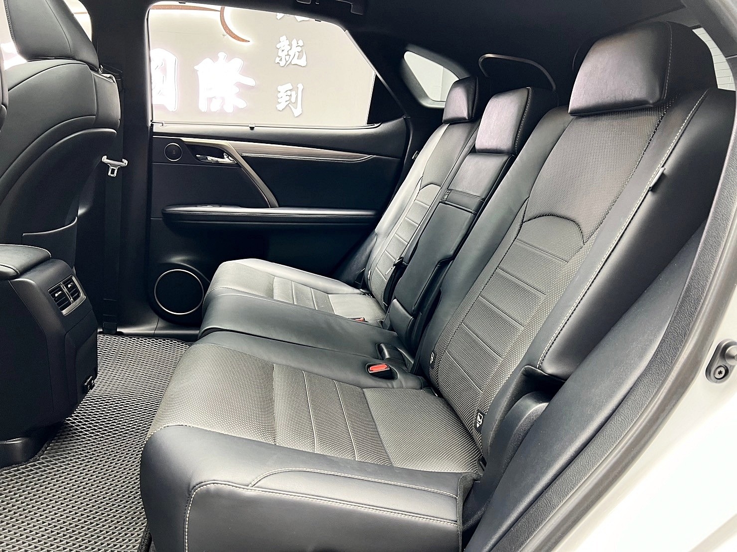 2020 RX300 F Sport 大滿配 小改後 環景 跟車 通風椅 ❗️(223)【 元禾國際 阿龍店長 0968-691-205】元禾國際 新北最大車庫 實車實價 認證車  第4張相片