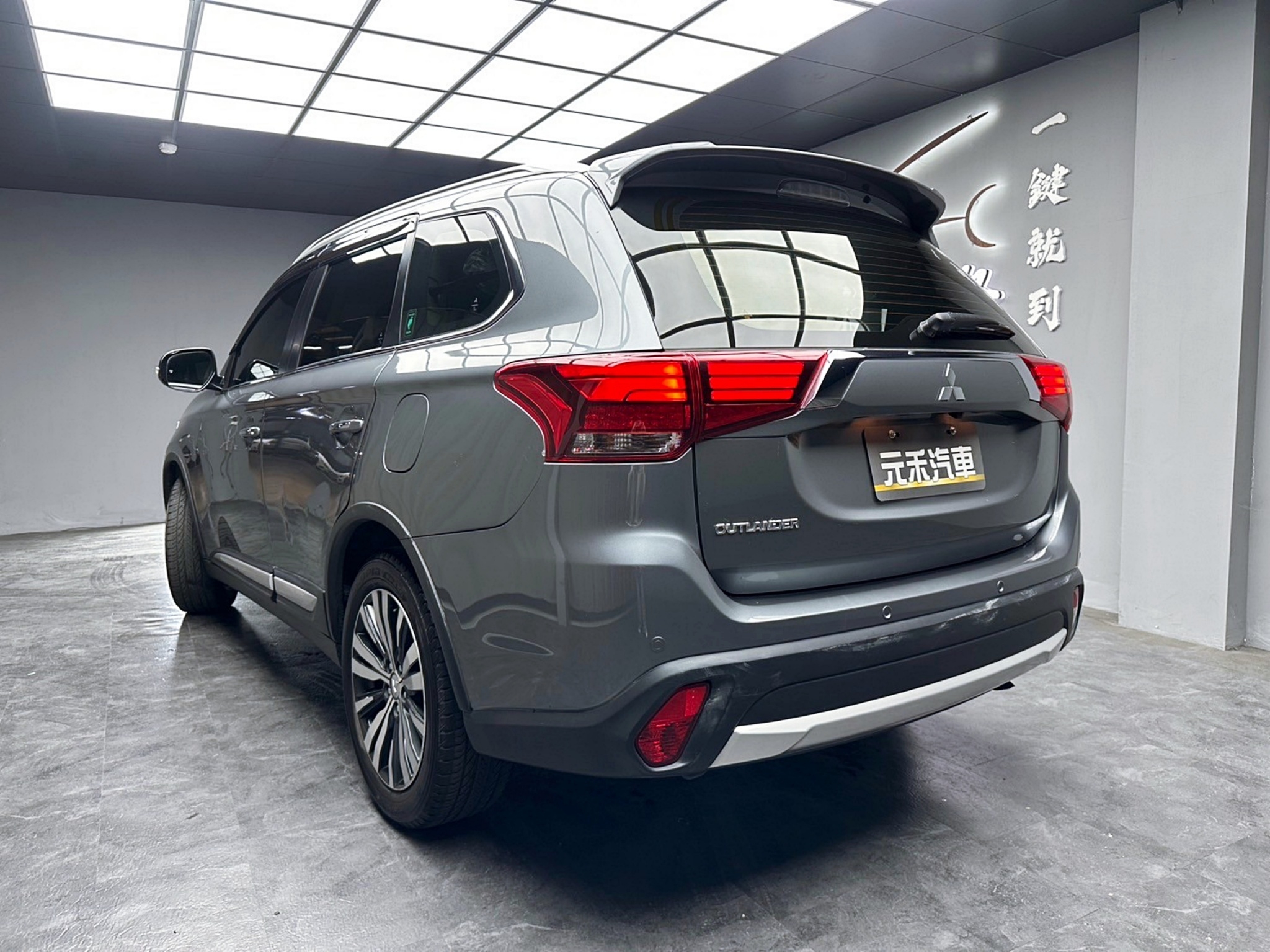 2020式 Outlander 奧蘭德 5+2 七人座 休旅 ACC跟車 加裝安卓機 ❗️(240)【 元禾國際 阿龍店長 0968-691-205】元禾國際 新北最大車庫 實車實價 認證車  第4張相片