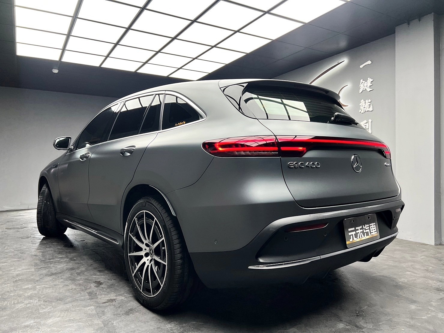 2021式 EQC 400 4MATIC 運動版 賓士 純電 四驅休旅 跟車 環景 柏林之音 電池保固 ❗️(121)【 元禾國際 阿龍店長 0968-691-205】元禾國際 新北最大車庫 實車實價 認證車  第3張相片