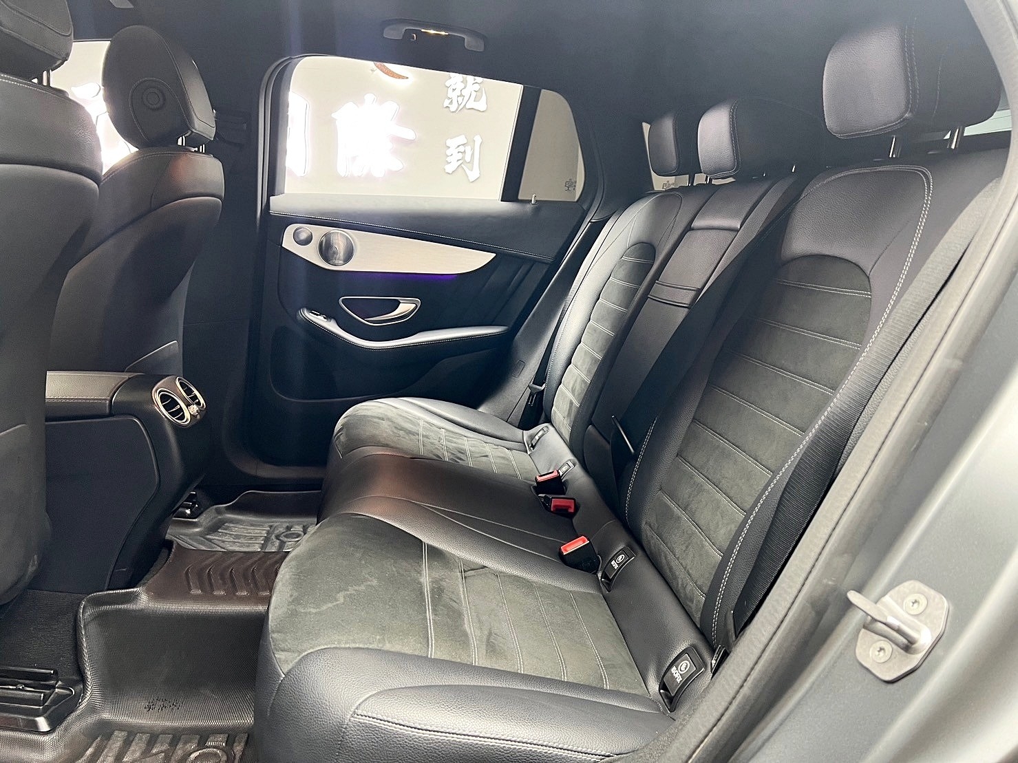 2021式 EQC 400 4MATIC 運動版 賓士 純電 四驅休旅 跟車 環景 柏林之音 電池保固 ❗️(121)【 元禾國際 阿龍店長 0968-691-205】元禾國際 新北最大車庫 實車實價 認證車  第10張相片