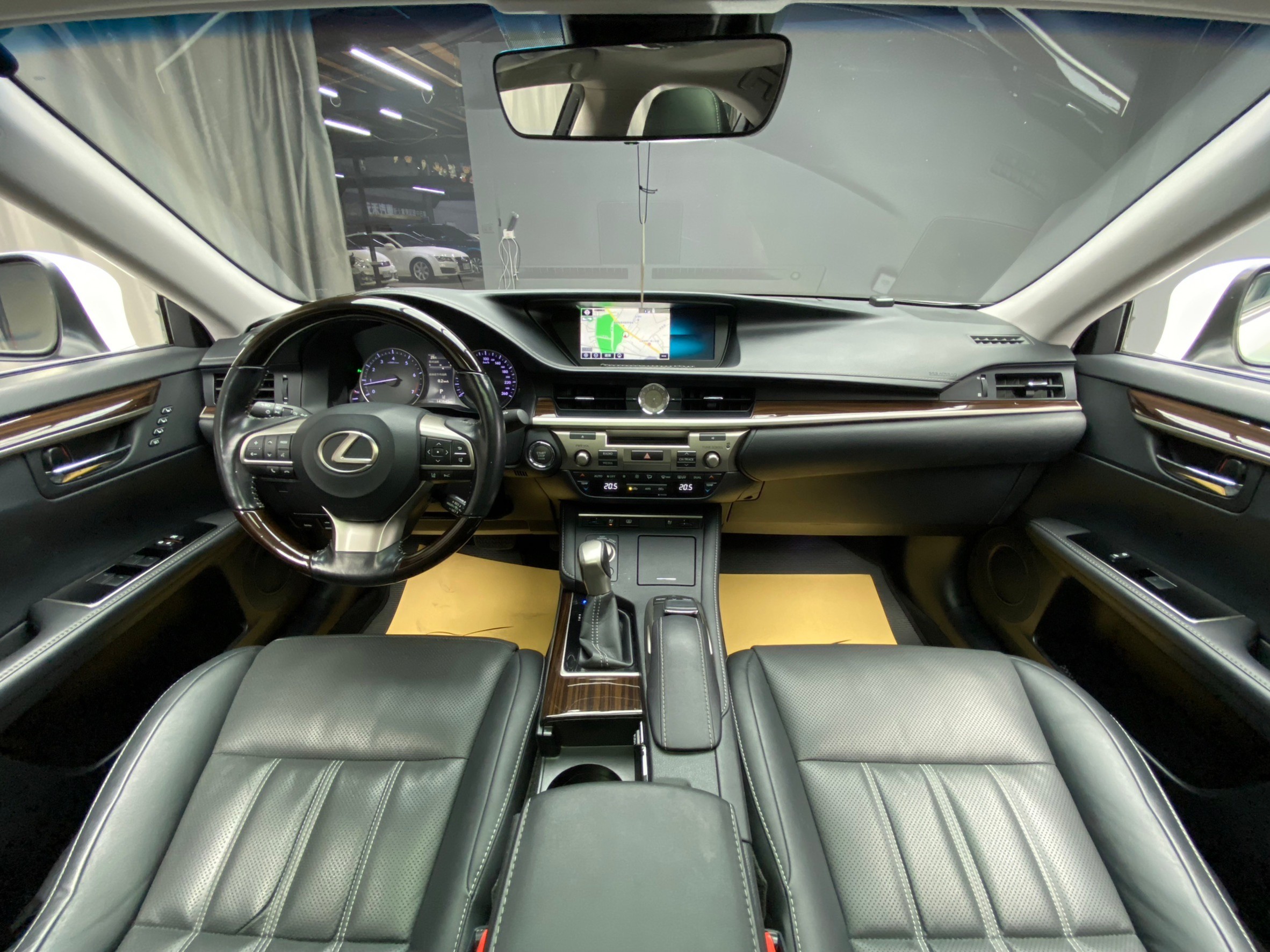2016 Lexus ES200 頂級Navi版 天窗 跟車 冷熱椅 ❗️(163)【 元禾國際 阿龍店長 0968-691-205】元禾國際 新北最大車庫 實車實價 認證車  第5張相片