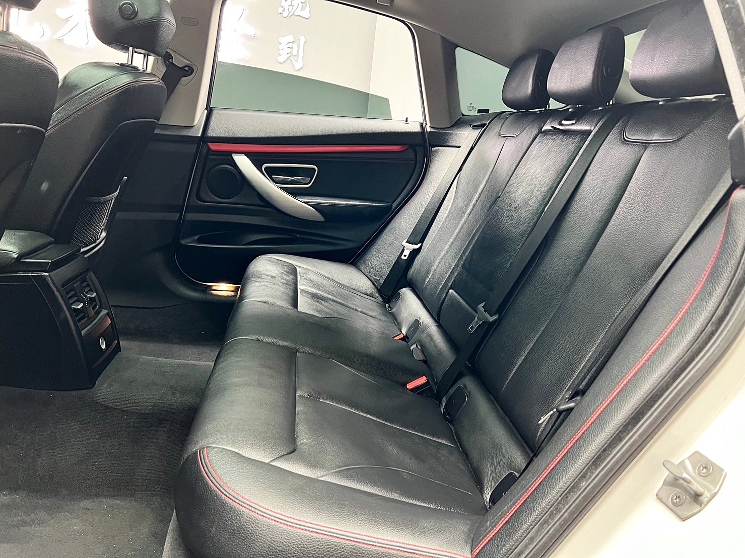 2015 BMW 335i GT Sport 升級前後卡鉗 加大碟盤 ❗️(166)【 元禾國際 阿龍店長 0968-691-205】元禾國際 新北最大車庫 實車實價 認證車  第4張相片