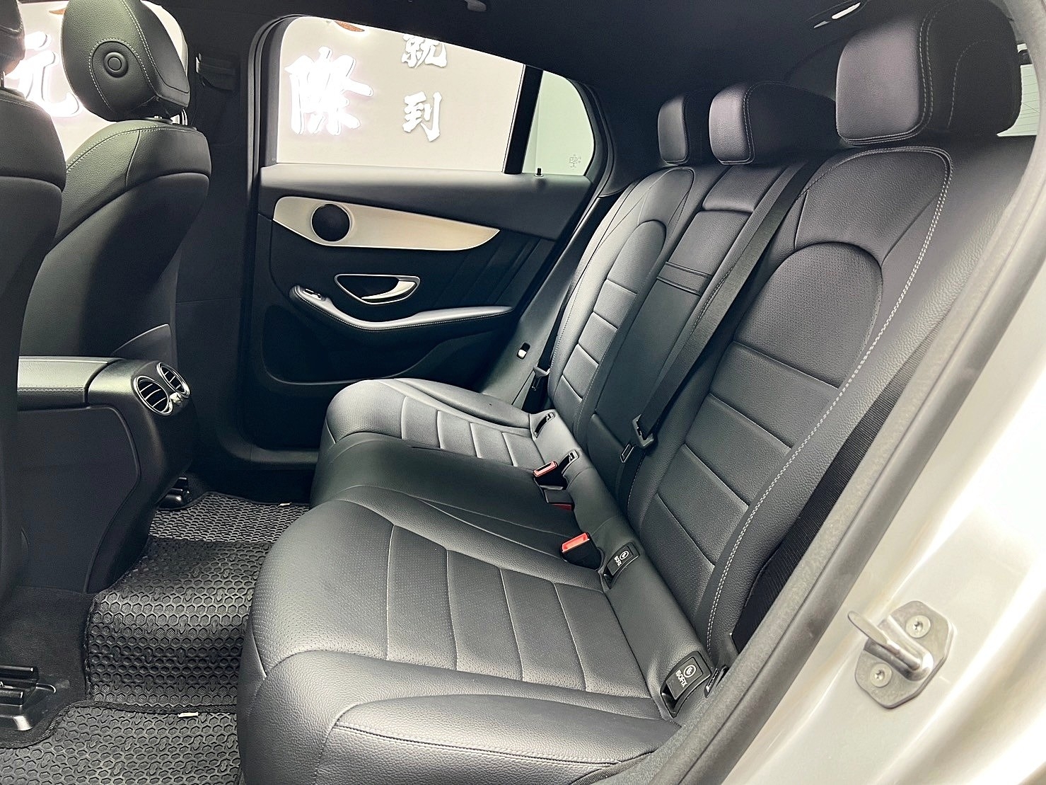 2017式 GLC GLC250 Coupe 4MATIC 運動版 環景 電尾門 AMG 外觀套件 C253 ❗️(225)【 元禾國際 阿龍店長 0968-691-205】元禾國際 新北最大車庫 實車實價 認證車  第4張相片