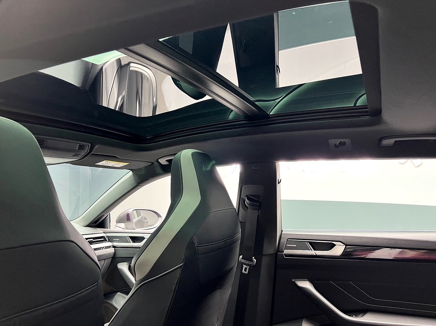 2021 Arteon SB R版 Shooting Brake 380 TSI Performance 性能 旅行車 環景 新車保固 ❗️(156)【 元禾國際 阿龍店長 0968-691-205】元禾國際 新北最大車庫 實車實價 認證車  第5張相片