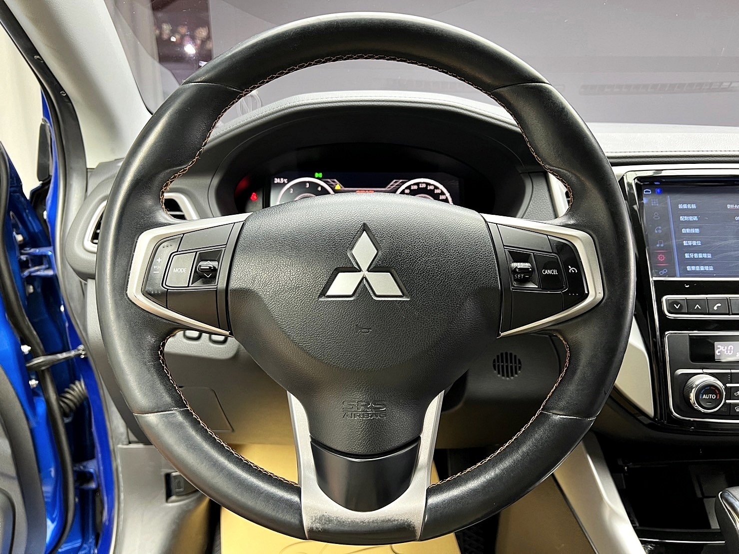 2018 Grand Lancer 時尚型 安卓機 高CP值 房車 ❗️(185)【 元禾國際 阿龍店長 0968-691-205】元禾國際 新北最大車庫 實車實價 認證車  第5張相片