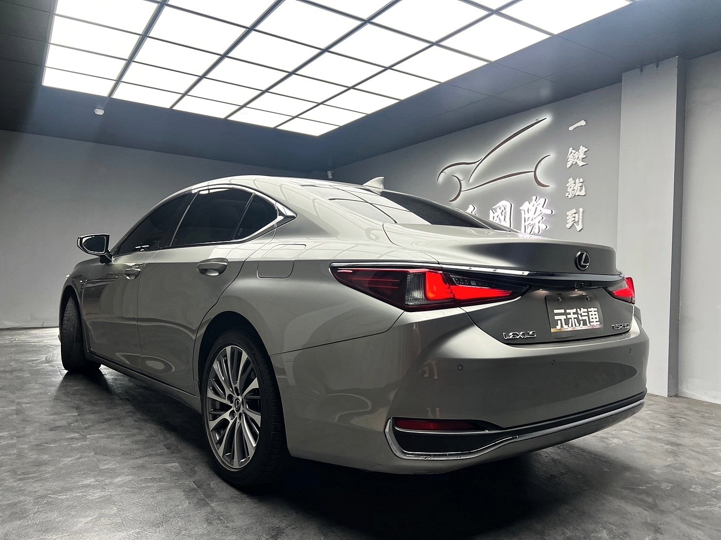 2020 ES250 頂級版 環景 ACC跟車 冷熱椅 ❗️(075)【 元禾國際 阿龍店長 0968-691-205】元禾國際 新北最大車庫 實車實價 認證車  第2張相片