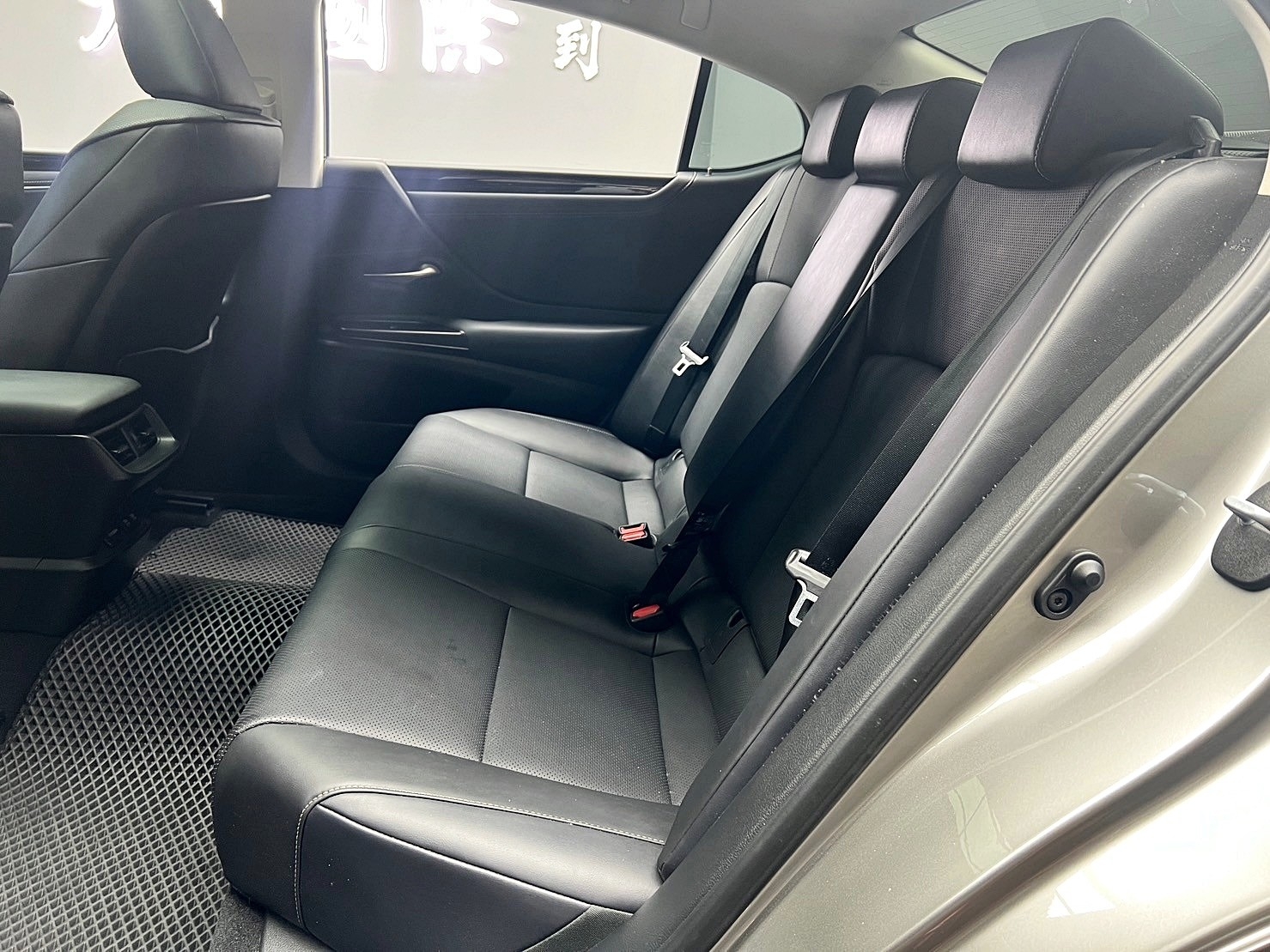 2020 ES250 頂級版 環景 ACC跟車 冷熱椅 ❗️(075)【 元禾國際 阿龍店長 0968-691-205】元禾國際 新北最大車庫 實車實價 認證車  第3張相片