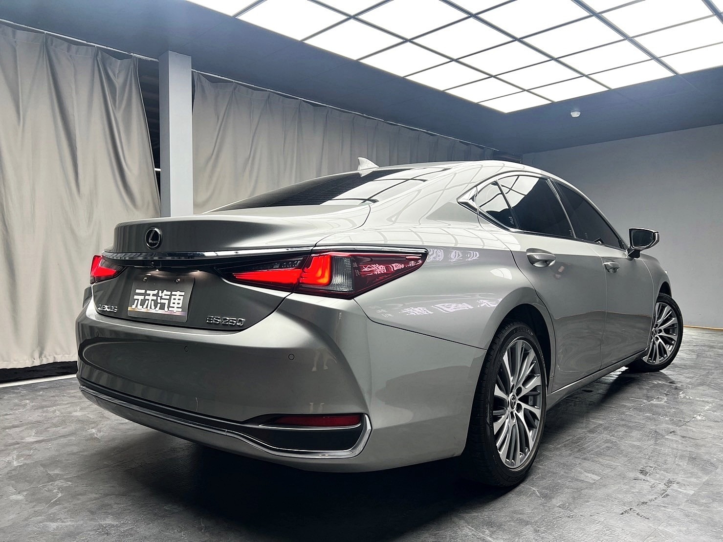 2020 ES250 頂級版 環景 ACC跟車 冷熱椅 ❗️(075)【 元禾國際 阿龍店長 0968-691-205】元禾國際 新北最大車庫 實車實價 認證車  第7張相片