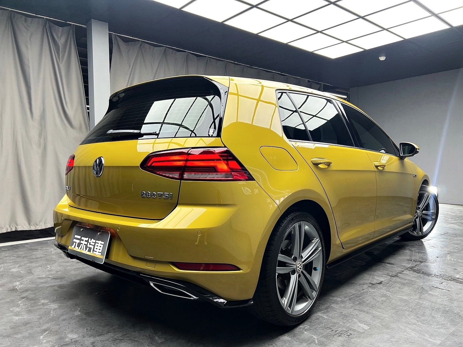 2018 Golf R版 7.5代 全景天窗 電熱椅 掀背 ❗️(171)【 元禾國際 阿龍店長 0968-691-205】元禾國際 新北最大車庫 實車實價 認證車  第2張相片