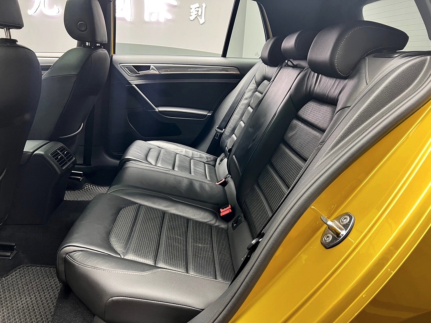 2018 Golf R版 7.5代 全景天窗 電熱椅 掀背 ❗️(171)【 元禾國際 阿龍店長 0968-691-205】元禾國際 新北最大車庫 實車實價 認證車  第4張相片