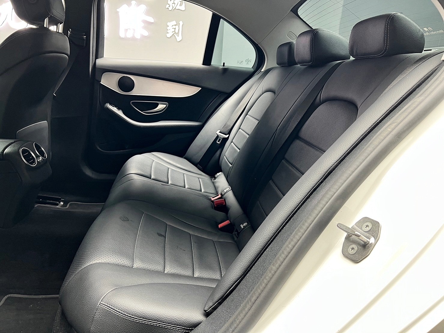 2019式 C180 W205 超低里程 賓士 小改款 熱門房車 ❗️(191)【 元禾國際 阿龍店長 0968-691-205】元禾國際 新北最大車庫 實車實價 認證車  第4張相片