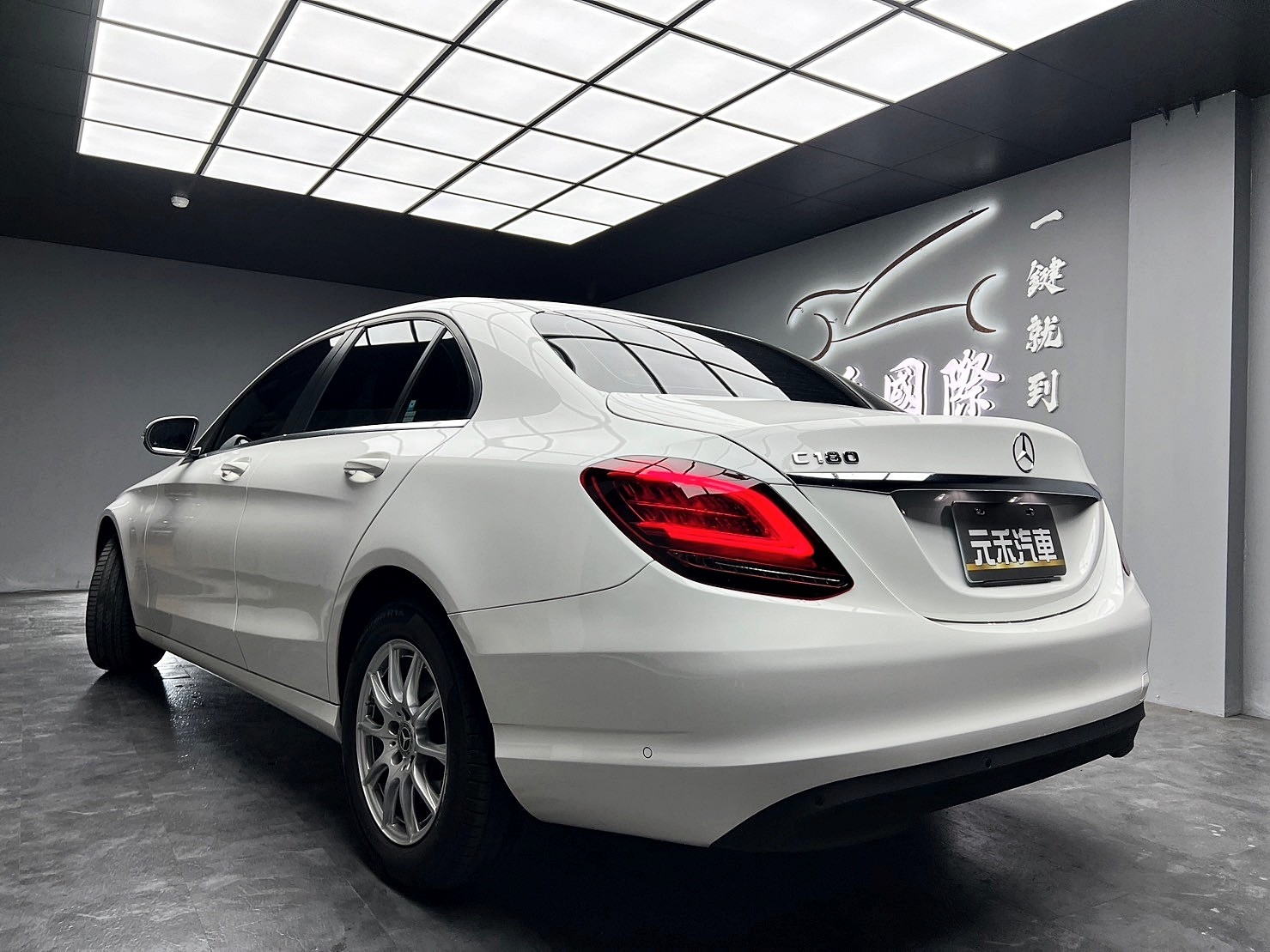 2019式 C180 W205 超低里程 賓士 小改款 熱門房車 ❗️(191)【 元禾國際 阿龍店長 0968-691-205】元禾國際 新北最大車庫 實車實價 認證車  第8張相片