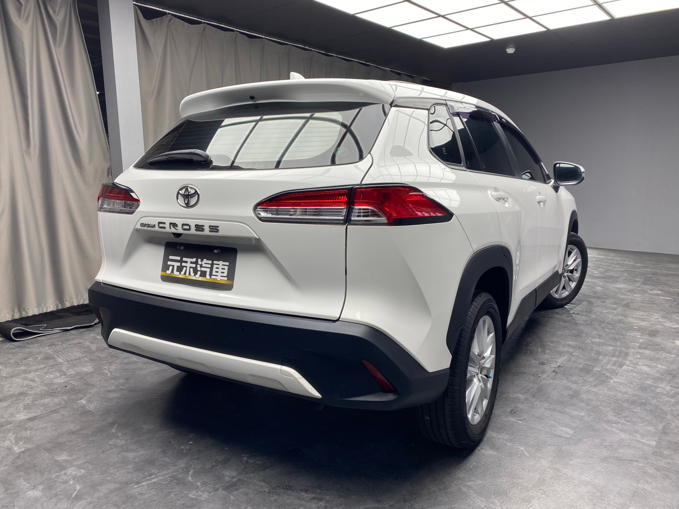 2021 Corolla Cross 跟車 豪華版 新車保固 熱門休旅 ❗️(093)【 元禾國際 阿龍店長 0968-691-205】元禾國際 新北最大車庫 實車實價 認證車  第2張相片