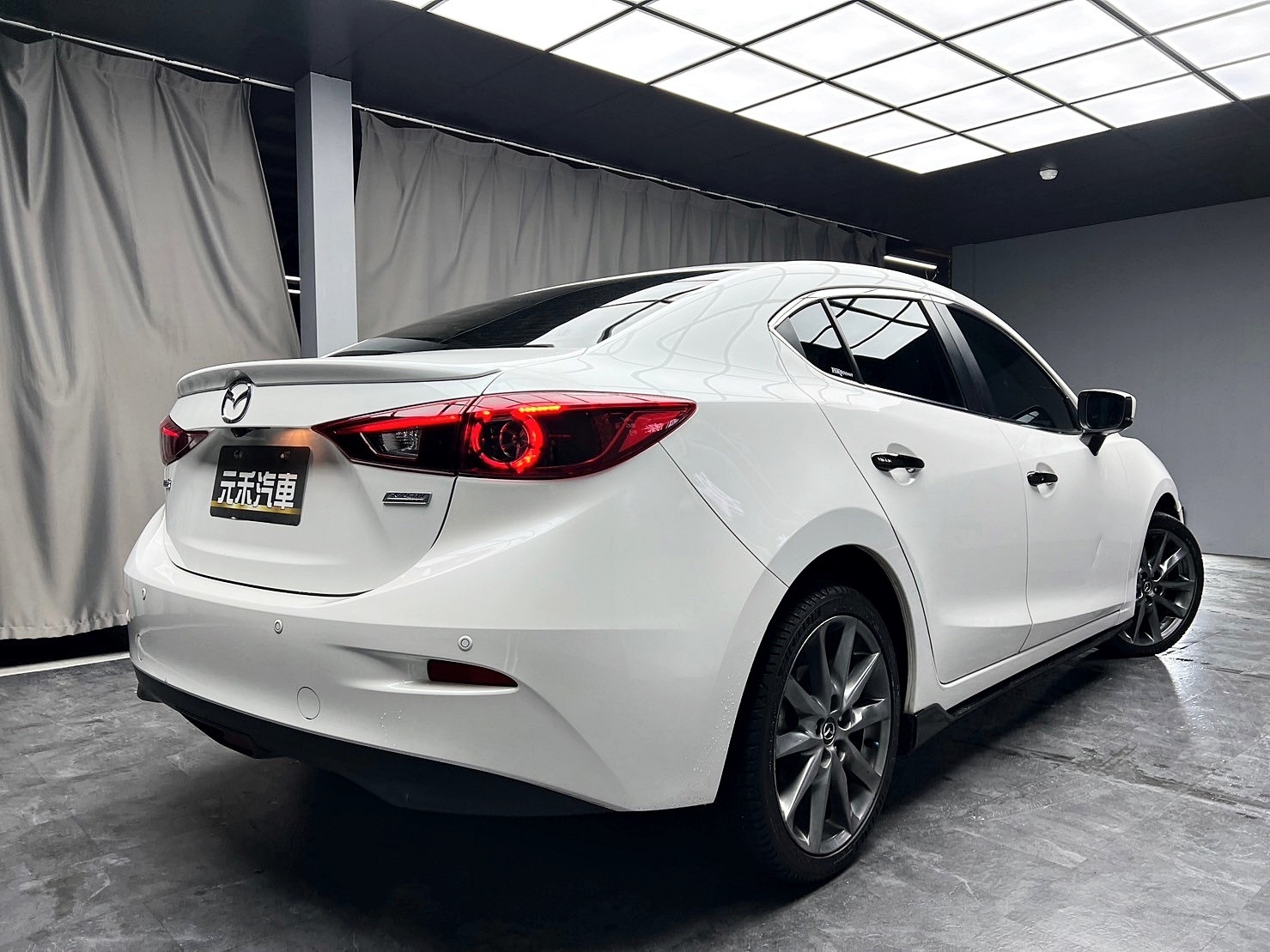 2017 馬三 Mazda3 BOSE 旗艦型 超高CP值 熱門房車 ❗️(156)【 元禾國際 阿龍店長 0968-691-205】元禾國際 新北最大車庫 實車實價 認證車  第2張相片