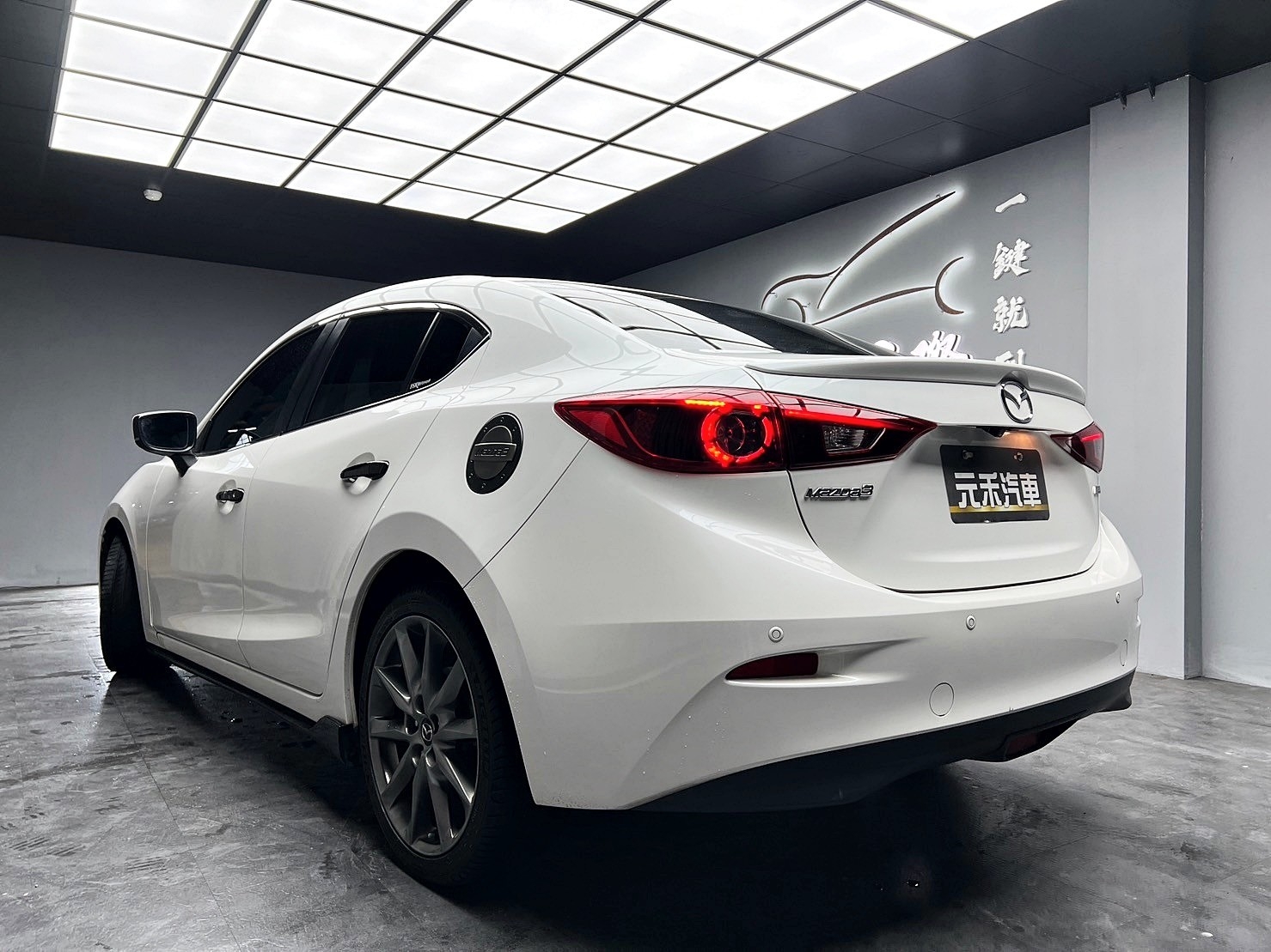 2017 馬三 Mazda3 BOSE 旗艦型 超高CP值 熱門房車 ❗️(156)【 元禾國際 阿龍店長 0968-691-205】元禾國際 新北最大車庫 實車實價 認證車  第3張相片