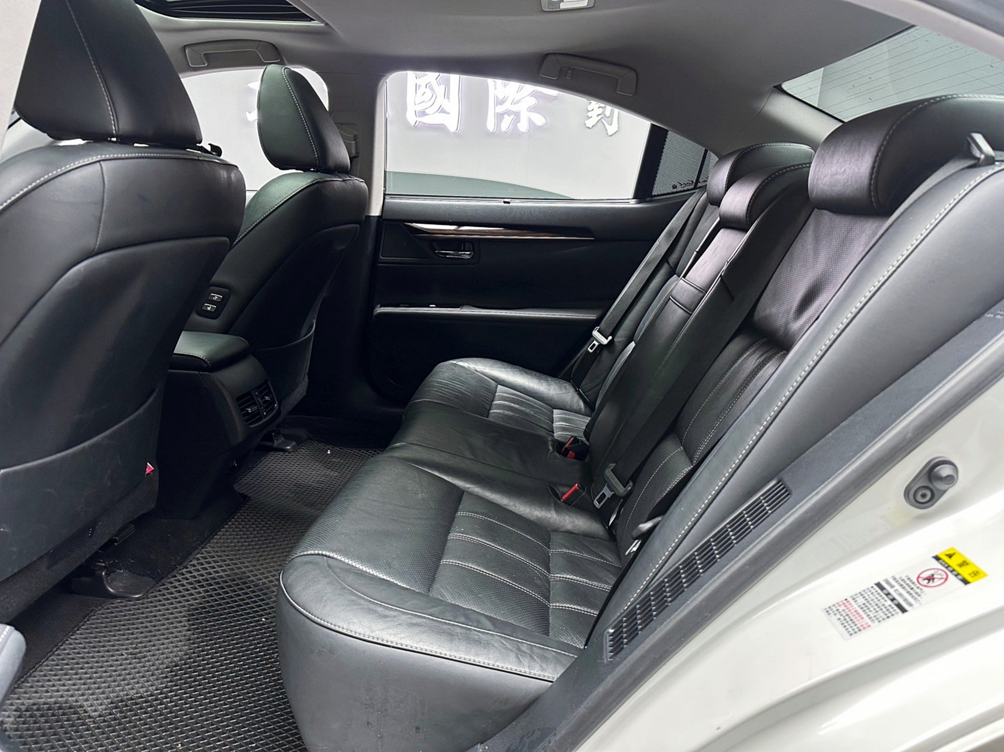 2016式 Lexus ES300h 旗艦版 跟車 冷熱椅 油電 房車 ❗️(138)【 元禾國際 阿龍店長 0968-691-205】元禾國際 新北最大車庫 實車實價 認證車  第2張相片