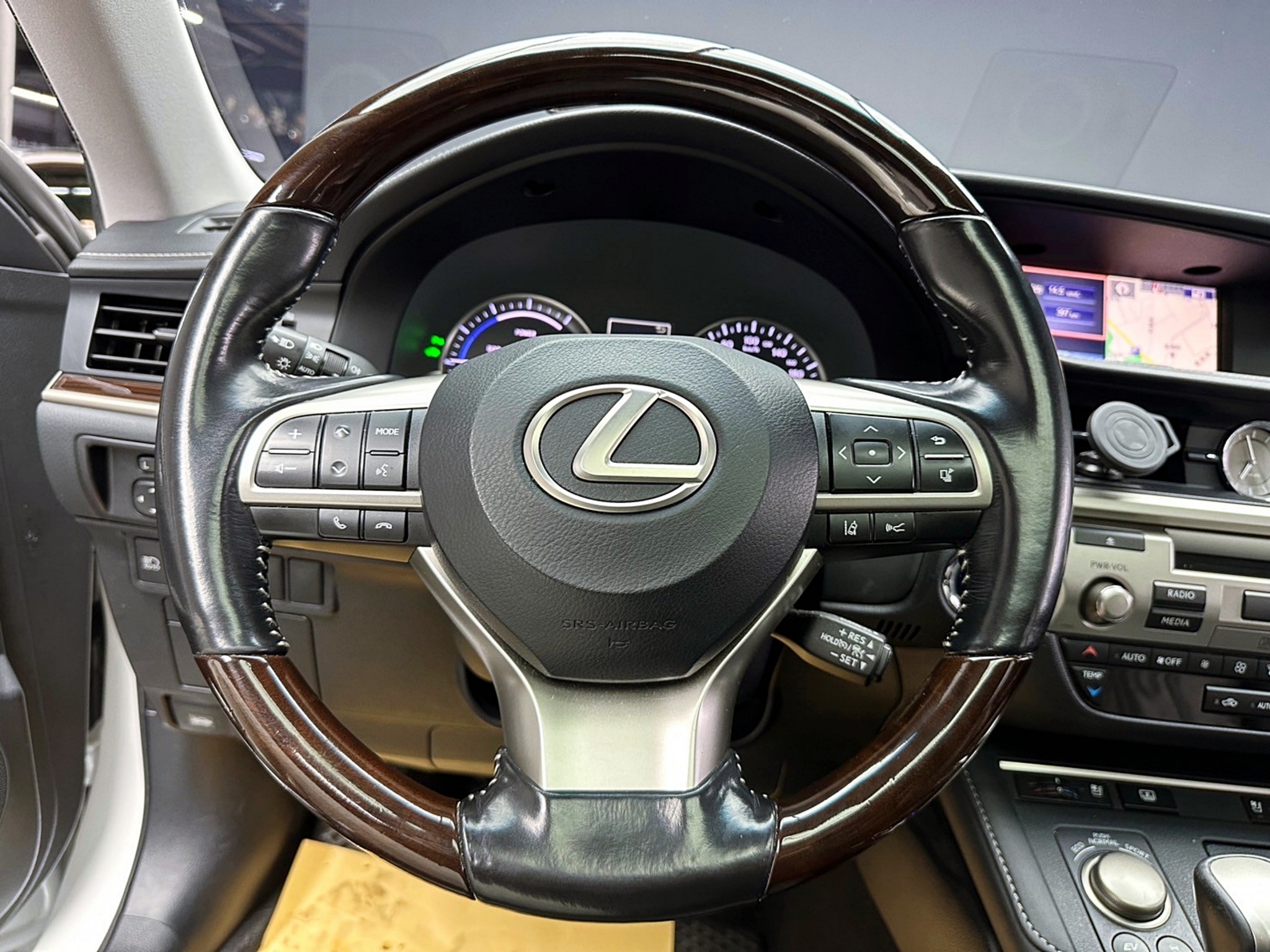2016式 Lexus ES300h 旗艦版 跟車 冷熱椅 油電 房車 ❗️(138)【 元禾國際 阿龍店長 0968-691-205】元禾國際 新北最大車庫 實車實價 認證車  第4張相片