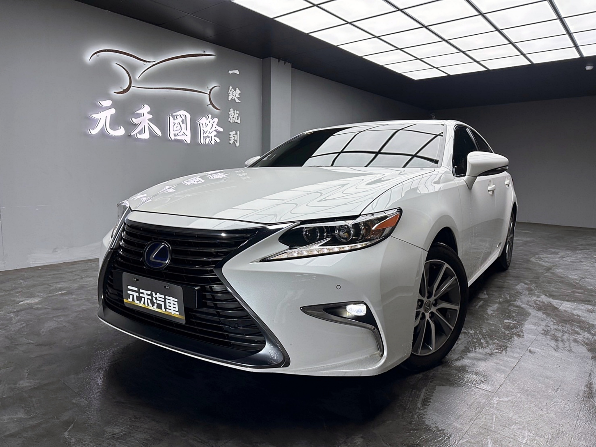 2016式 Lexus ES300h 旗艦版 跟車 冷熱椅 油電 房車 ❗️(138)【 元禾國際 阿龍店長 0968-691-205】元禾國際 新北最大車庫 實車實價 認證車  第7張相片