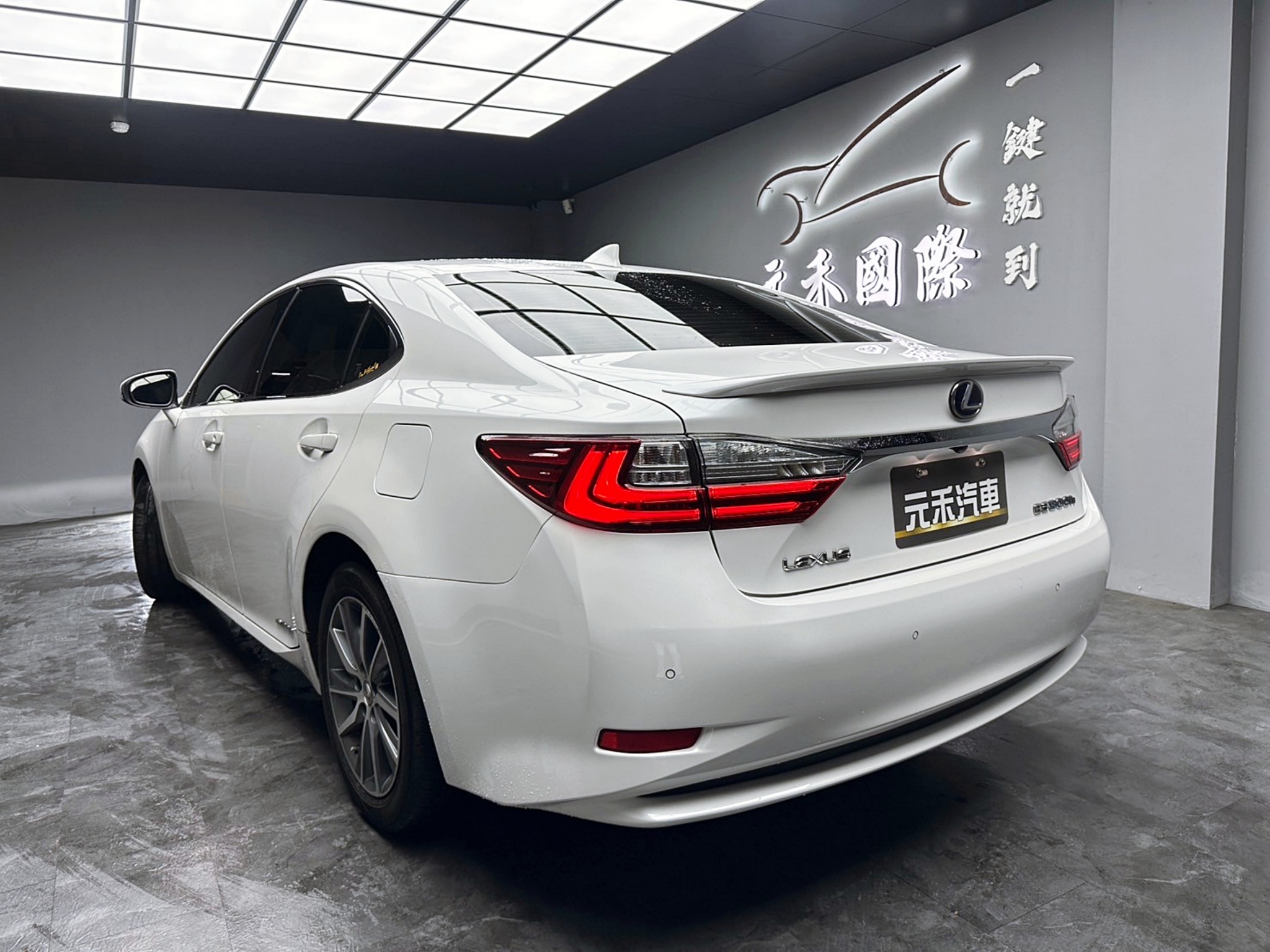 2016式 Lexus ES300h 旗艦版 跟車 冷熱椅 油電 房車 ❗️(138)【 元禾國際 阿龍店長 0968-691-205】元禾國際 新北最大車庫 實車實價 認證車  第9張相片