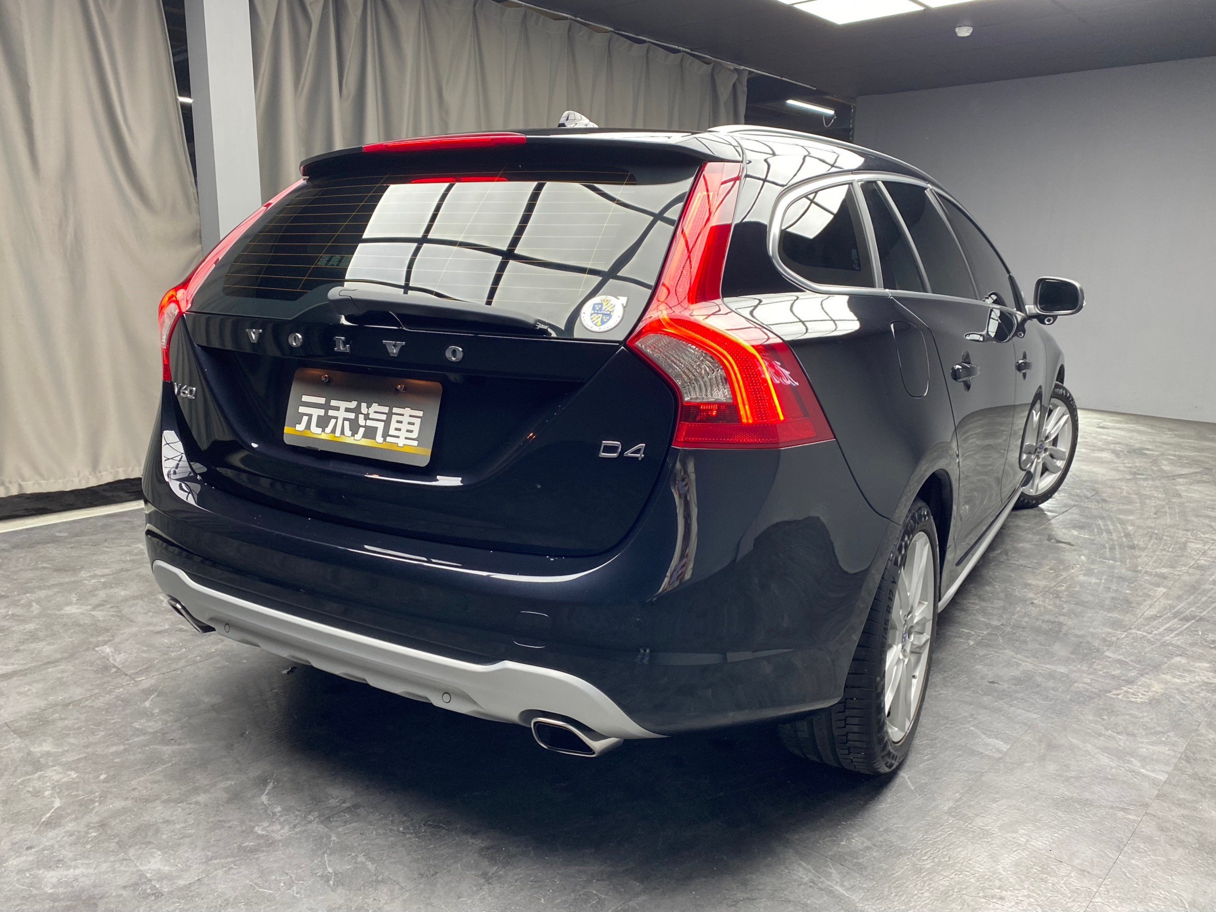 2013 Volvo V60 柴油 豪華版 電動椅 旅行車 ❗️(120)【 元禾國際 阿龍店長 0968-691-205】元禾國際 新北最大車庫 實車實價 認證車  第2張相片