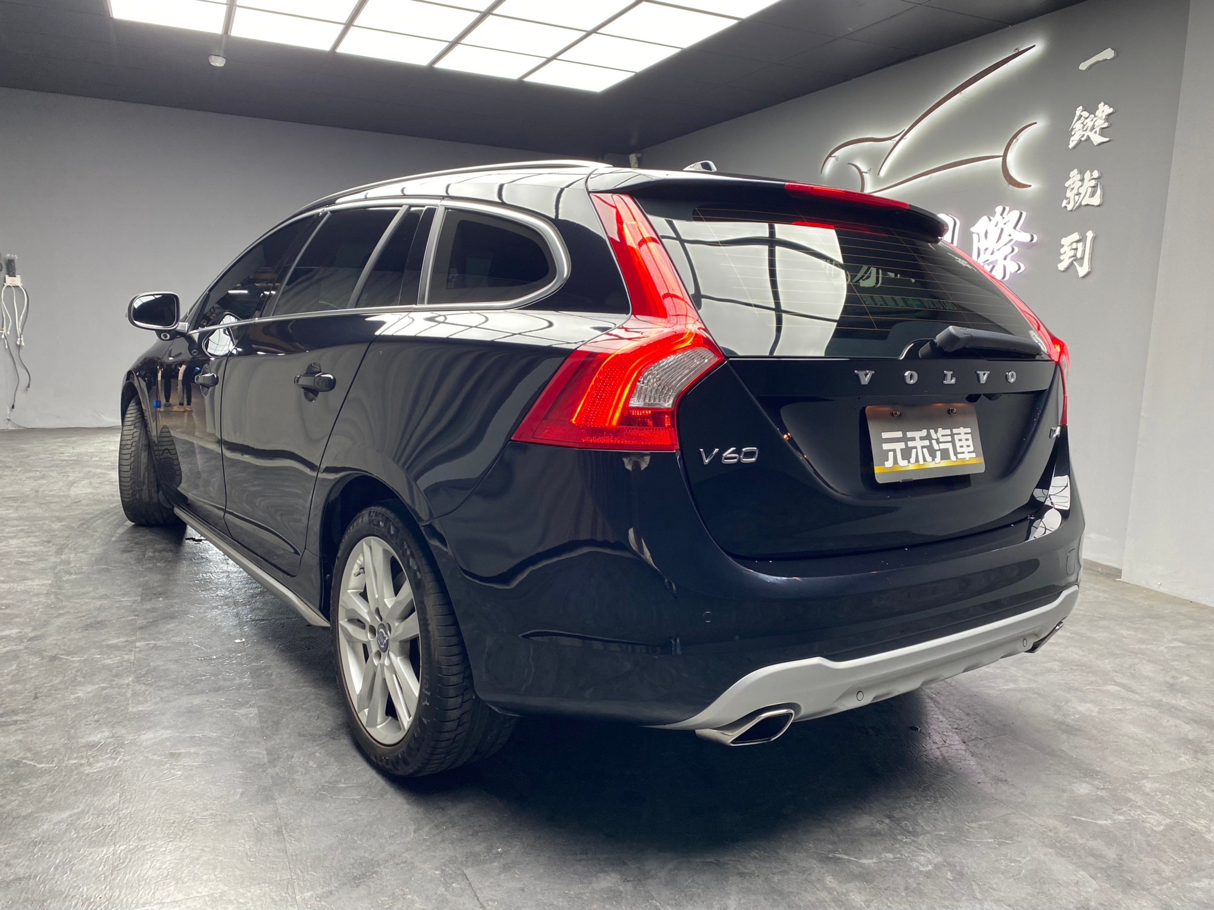 2013 Volvo V60 柴油 豪華版 電動椅 旅行車 ❗️(120)【 元禾國際 阿龍店長 0968-691-205】元禾國際 新北最大車庫 實車實價 認證車  第3張相片