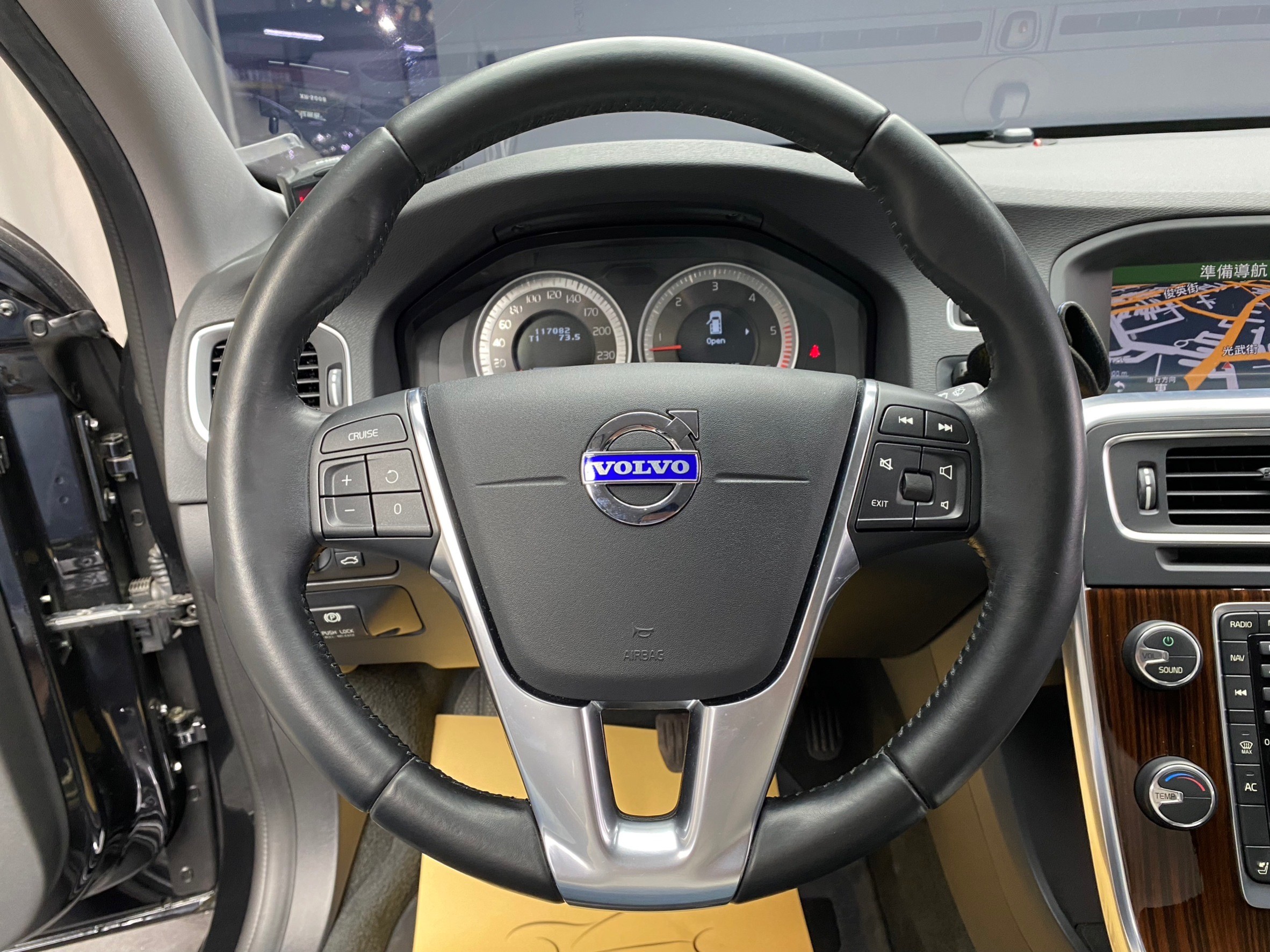 2013 Volvo V60 柴油 豪華版 電動椅 旅行車 ❗️(120)【 元禾國際 阿龍店長 0968-691-205】元禾國際 新北最大車庫 實車實價 認證車  第5張相片