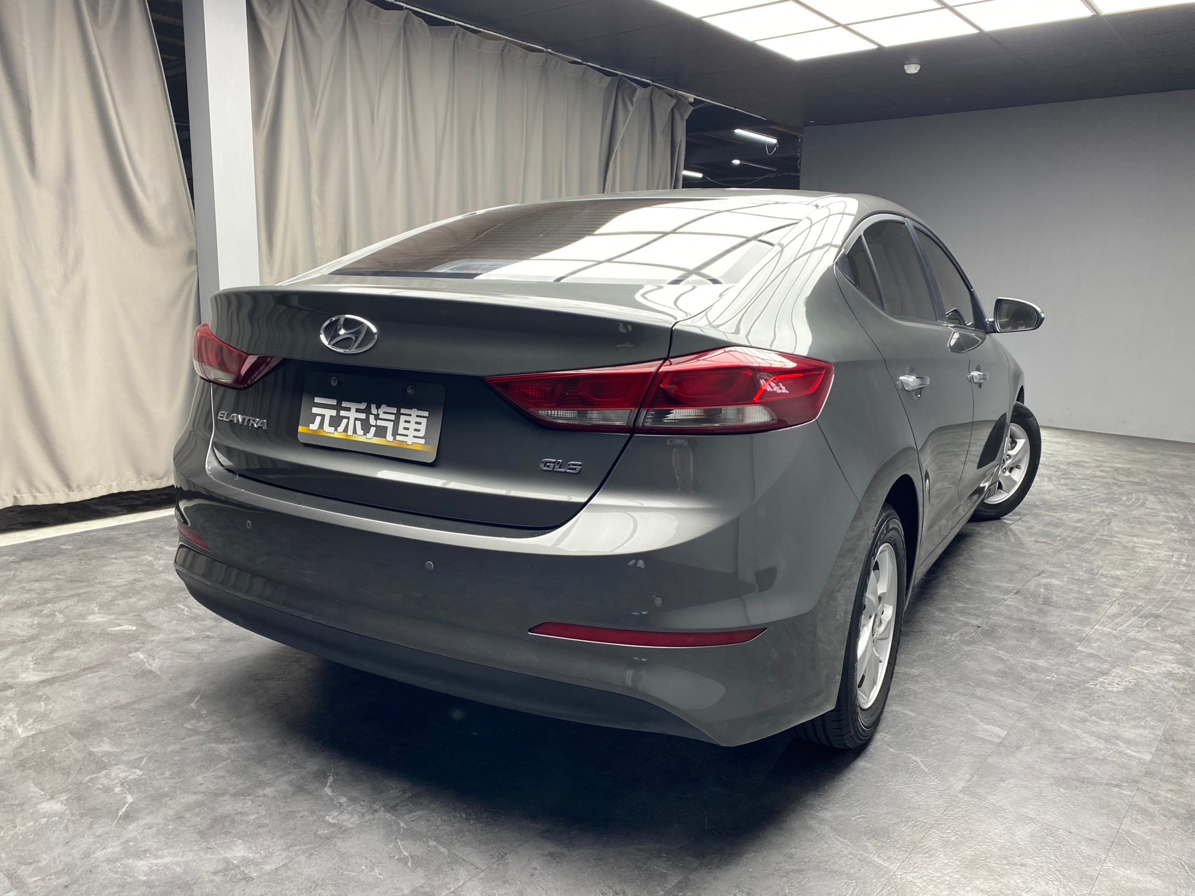 2018 Elantra 豪華型 改款外觀 便宜實惠 買菜車 ❗️(137)【 元禾國際 阿龍店長 0968-691-205】元禾國際 新北最大車庫 實車實價 認證車	  第3張相片