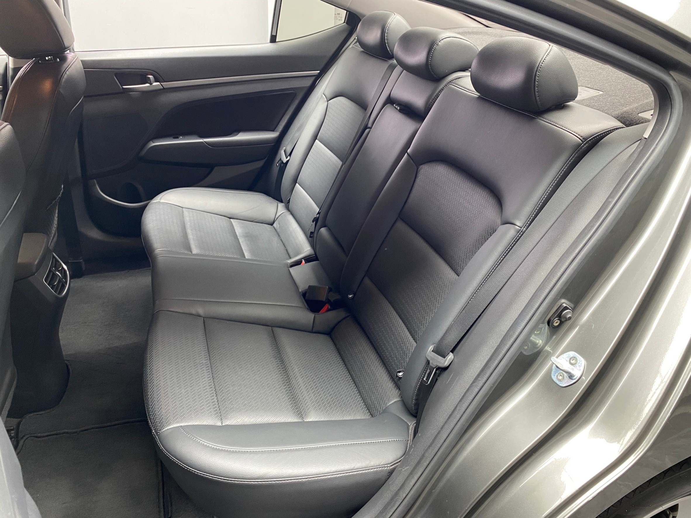 2018 Elantra 豪華型 改款外觀 便宜實惠 買菜車 ❗️(137)【 元禾國際 阿龍店長 0968-691-205】元禾國際 新北最大車庫 實車實價 認證車	  第4張相片