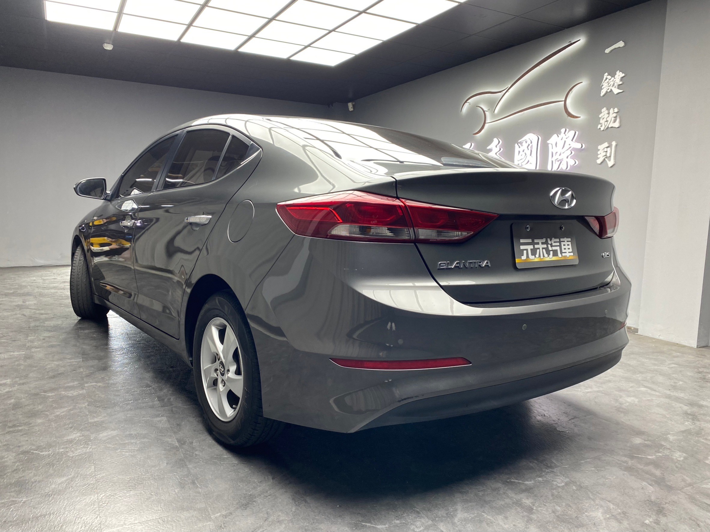 2018 Elantra 豪華型 改款外觀 便宜實惠 買菜車 ❗️(137)【 元禾國際 阿龍店長 0968-691-205】元禾國際 新北最大車庫 實車實價 認證車	  第8張相片