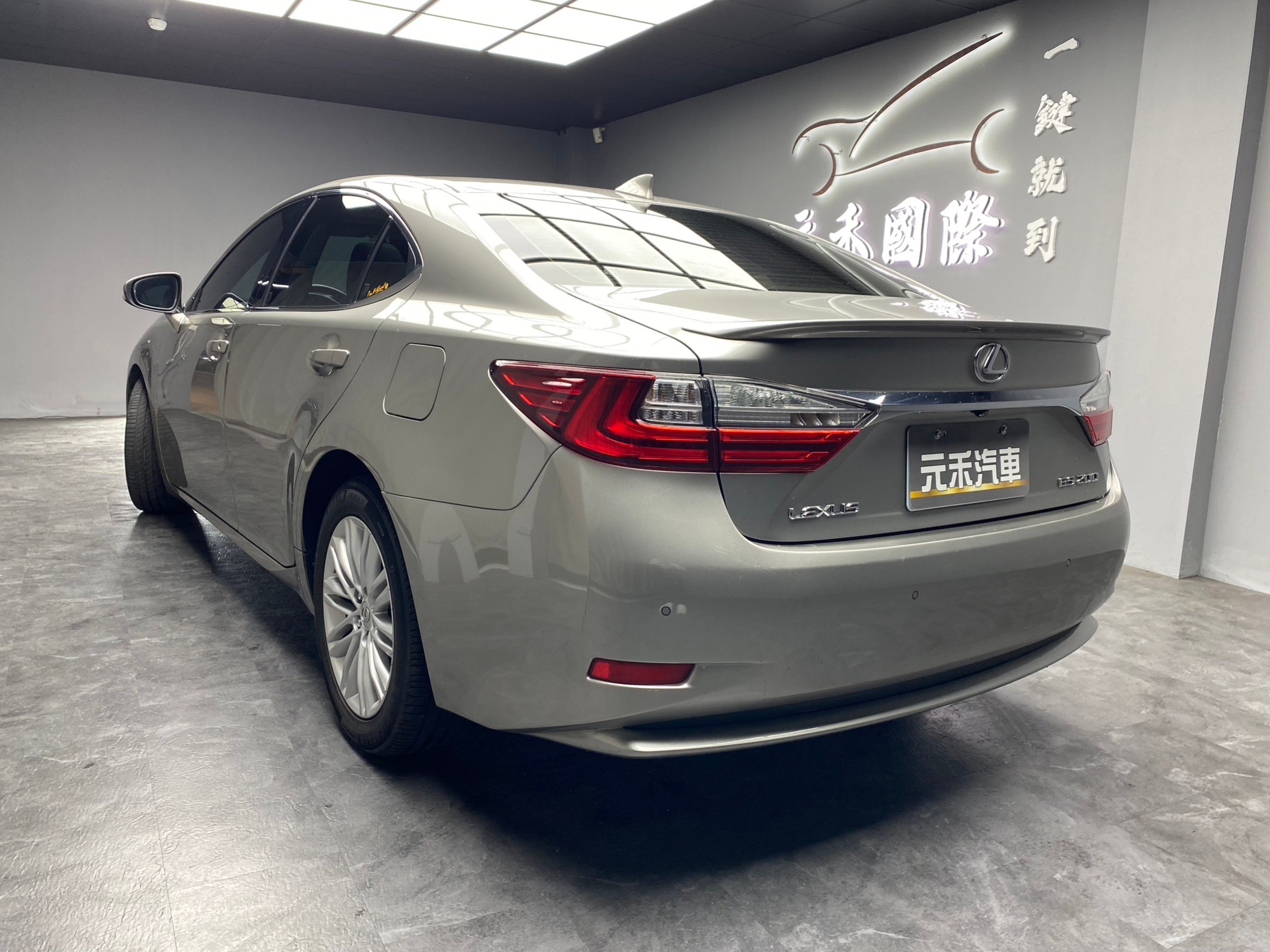 2016式 ES200 豪華版 ACC跟車 天窗 電動椅 ❗️(233)【 元禾國際 阿龍店長 0968-691-205】元禾國際 新北最大車庫 實車實價 認證車  第3張相片