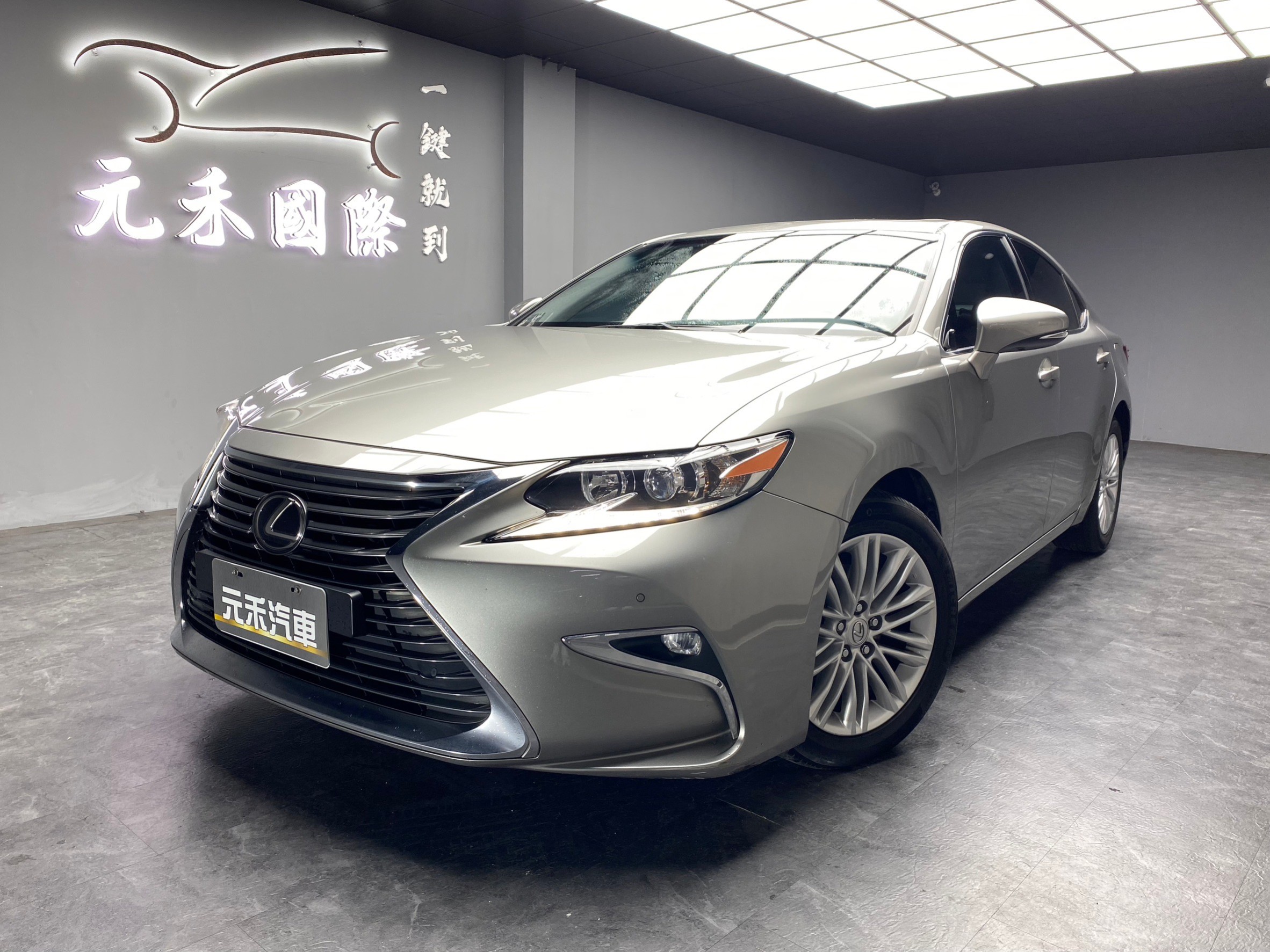 2016式 ES200 豪華版 ACC跟車 天窗 電動椅 ❗️(233)【 元禾國際 阿龍店長 0968-691-205】元禾國際 新北最大車庫 實車實價 認證車  第6張相片