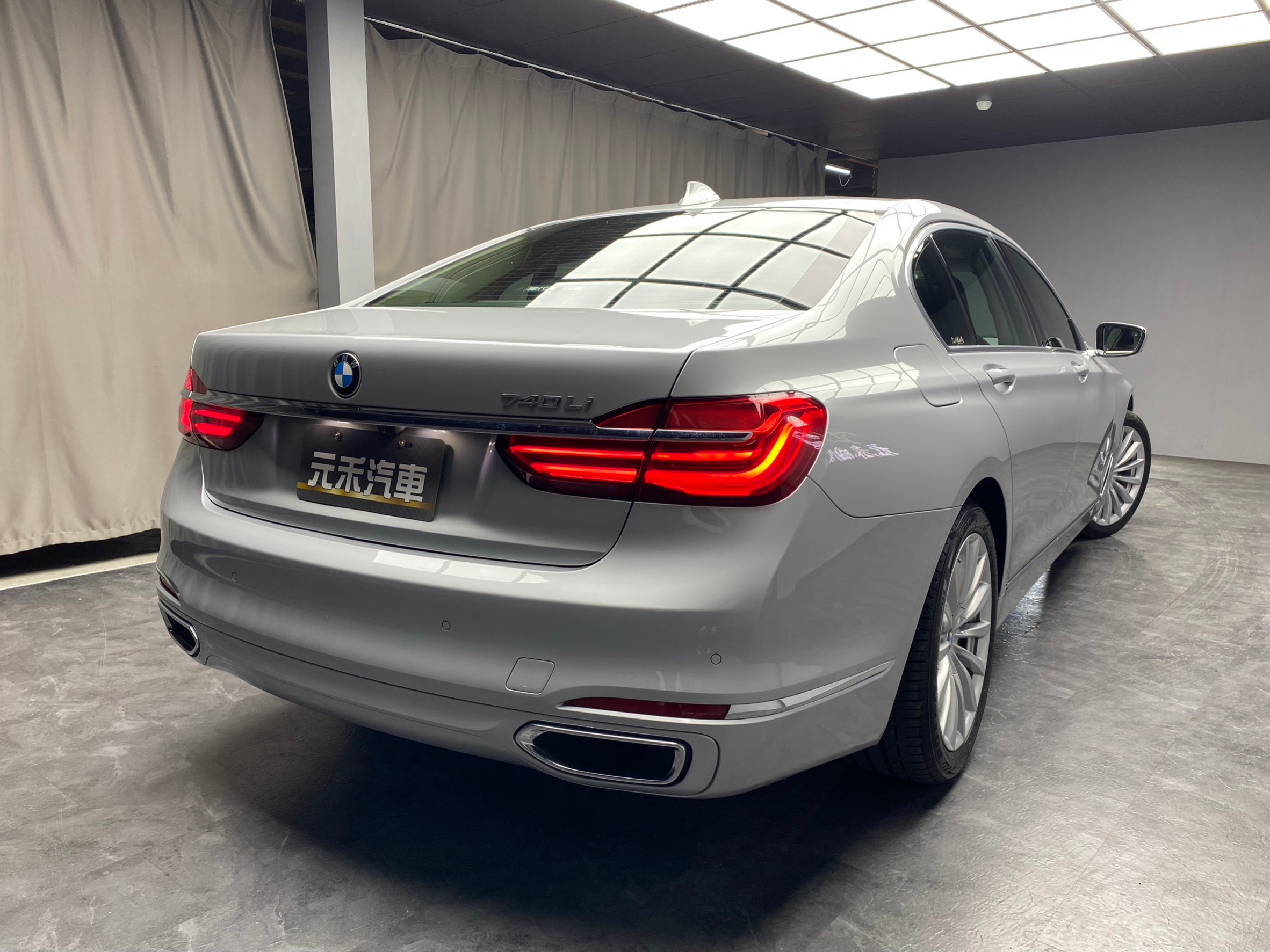 2018式 BMW 740Li Luxury 5AT 腳踢尾門 智能鑰匙 HK音響 環景 ❗️(177)【 元禾國際 阿龍店長 0968-691-205】元禾國際 新北最大車庫 實車實價 認證車  第2張相片
