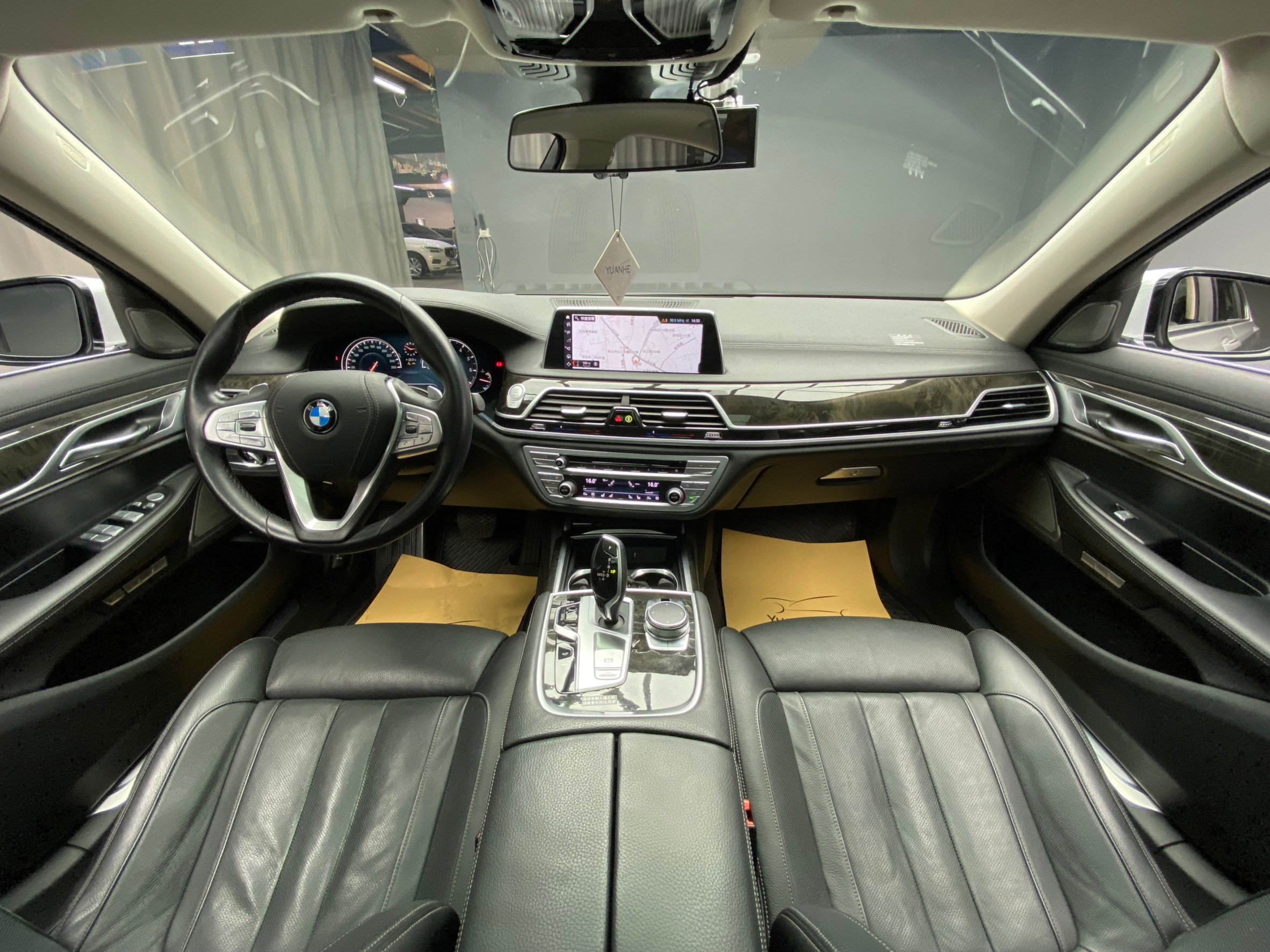 2018式 BMW 740Li Luxury 5AT 腳踢尾門 智能鑰匙 HK音響 環景 ❗️(177)【 元禾國際 阿龍店長 0968-691-205】元禾國際 新北最大車庫 實車實價 認證車  第6張相片