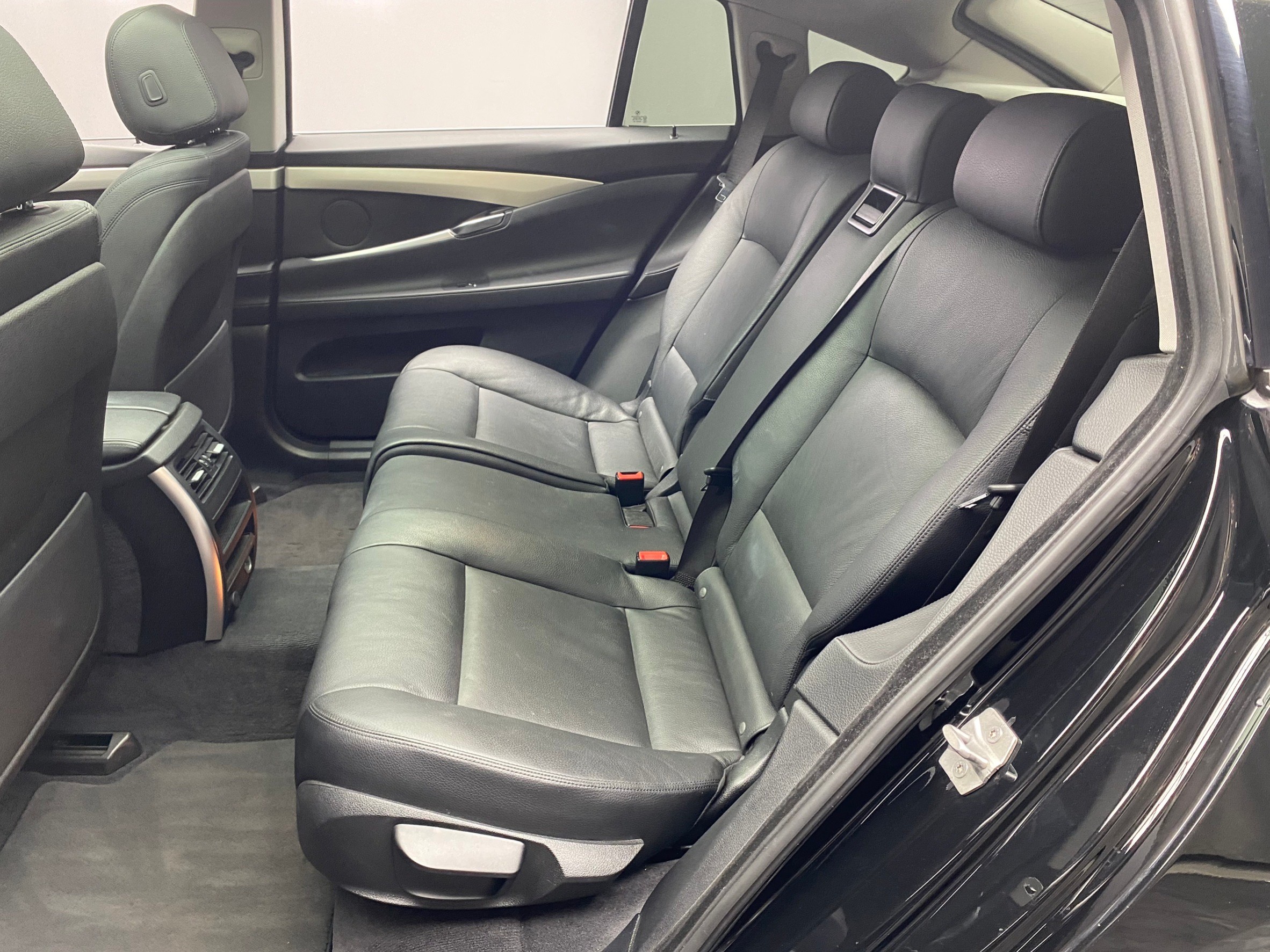 2016 BMW 528i GT 全景天窗 電尾門 安卓機 ❗️(092)【 元禾國際 阿龍店長 0968-691-205】元禾國際 新北最大車庫 實車實價 認證車  第5張相片