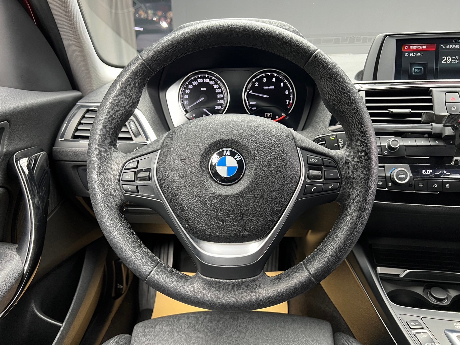2018 BMW 118i 運動版 F20 五門 掀背 吸睛糖果紅 ❗️(228)【 元禾國際 阿龍店長 0968-691-205】元禾國際 新北最大車庫 實車實價 認證車  第7張相片