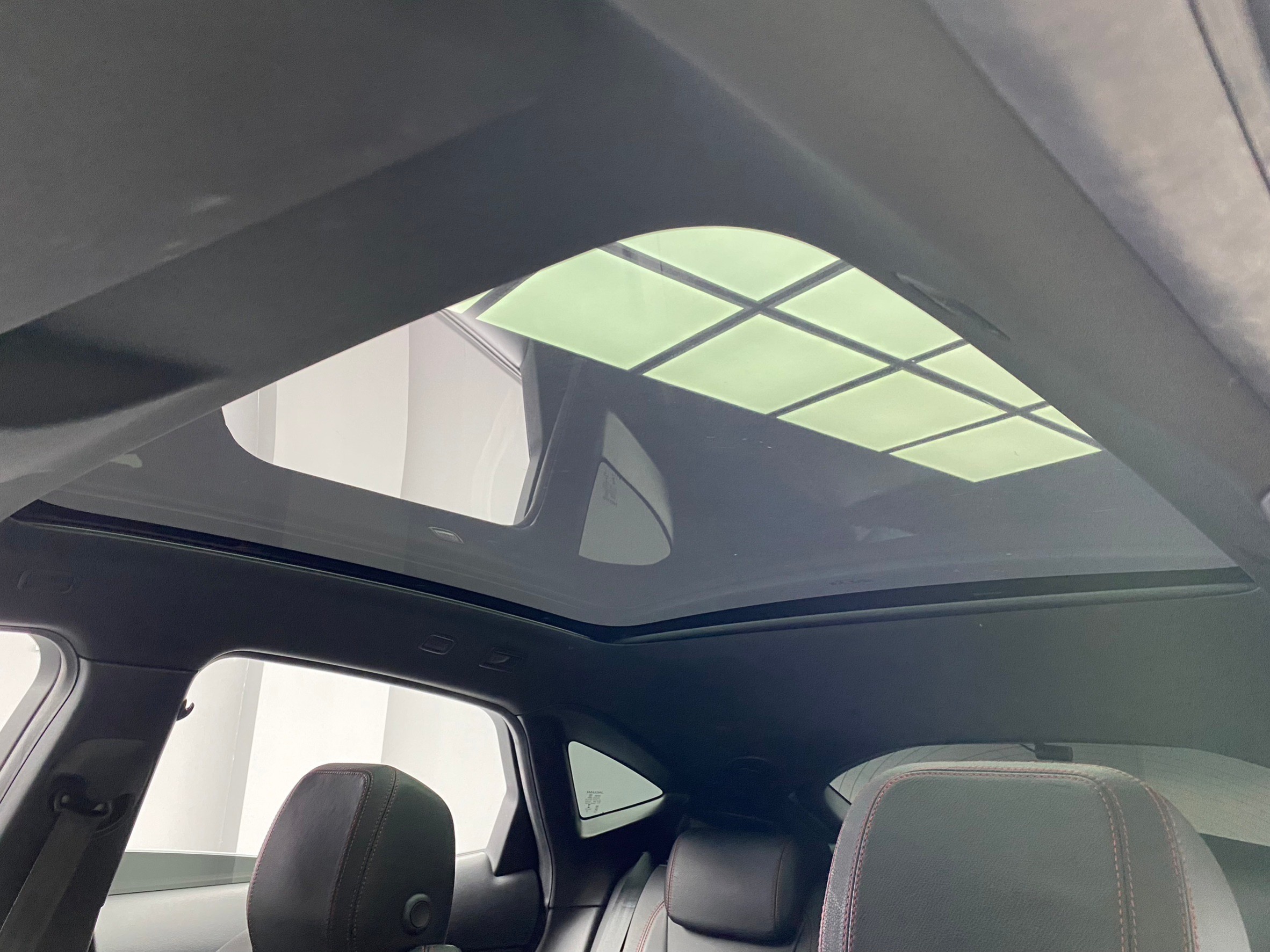 2021式 Jaguar EPace P200 Chequered Flag 稀有R外觀 數位儀錶 四驅 英系跑旅 ❗️(242)【 元禾國際 阿龍店長 0968-691-205】元禾國際 新北最大車庫 實車實價 認證車  第7張相片