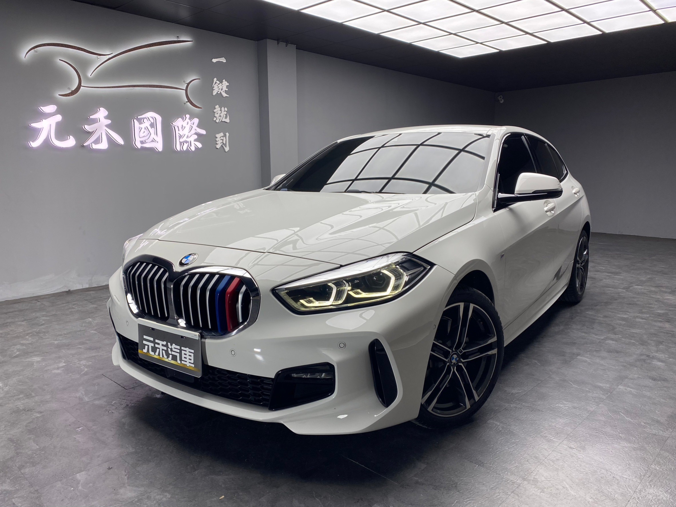 2021 BMW 118i M版 外觀套件 5AT 跟車 全數位 虛擬座艙 無線充電 掀背車 ❗️(178)【 元禾國際 阿龍店長 0968-691-205】元禾國際 新北最大車庫 實車實價 認證車  第6張相片