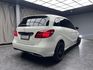 2015式 Benz B180 改裝避震 碳纖維平把方向盤 大螢幕 安卓機 後視鏡序列式方向燈 ❗️(224)【 元禾國際 阿龍店長 0968-691-205】元禾國際 新北最大車庫 實車實價 認證車  第4張縮圖