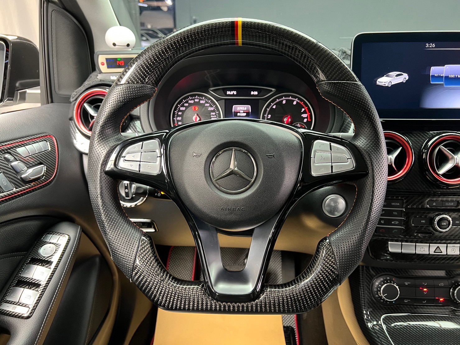 2015式 Benz B180 改裝避震 碳纖維平把方向盤 大螢幕 安卓機 後視鏡序列式方向燈 ❗️(224)【 元禾國際 阿龍店長 0968-691-205】元禾國際 新北最大車庫 實車實價 認證車  第6張相片