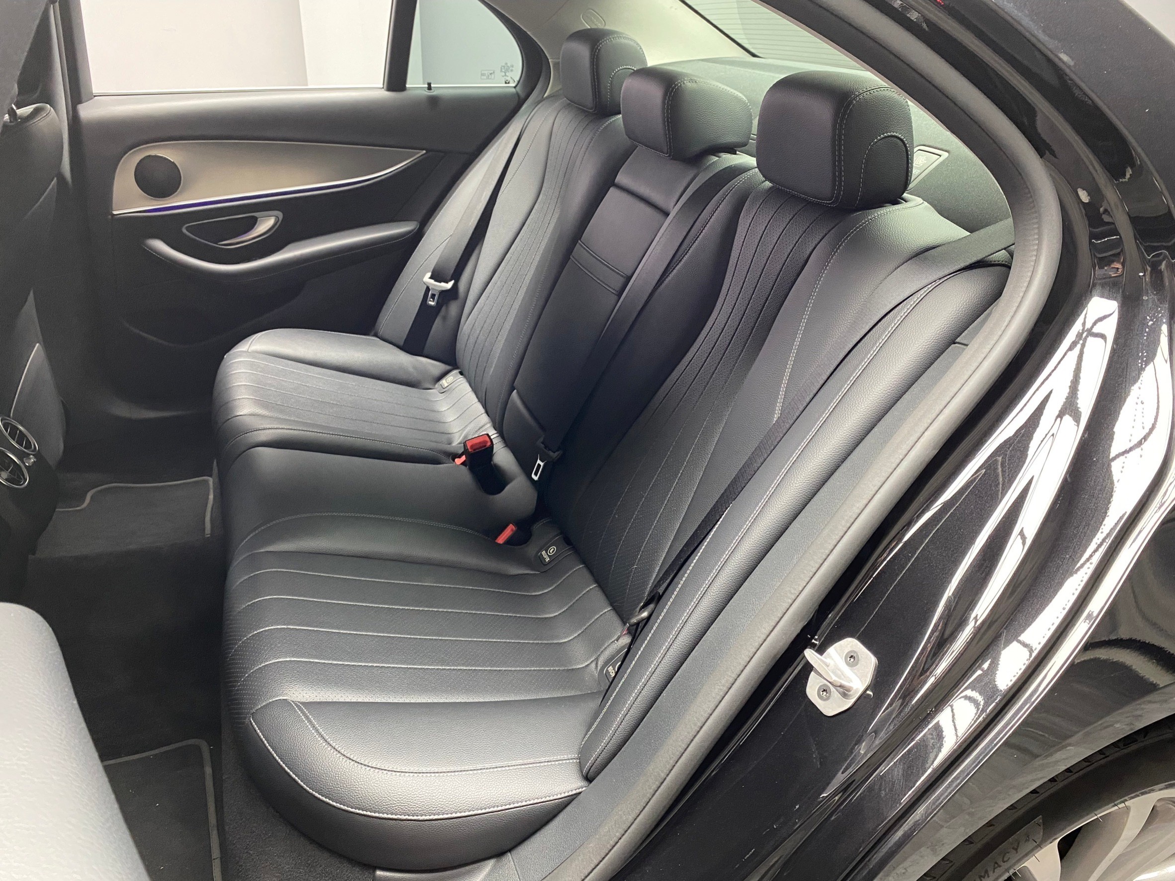 2019式 E220d S系水箱護罩 電動椅 電尾門 W213 ❗️(233)【 元禾國際 阿龍店長 0968-691-205】元禾國際 新北最大車庫 實車實價 認證車  第4張相片