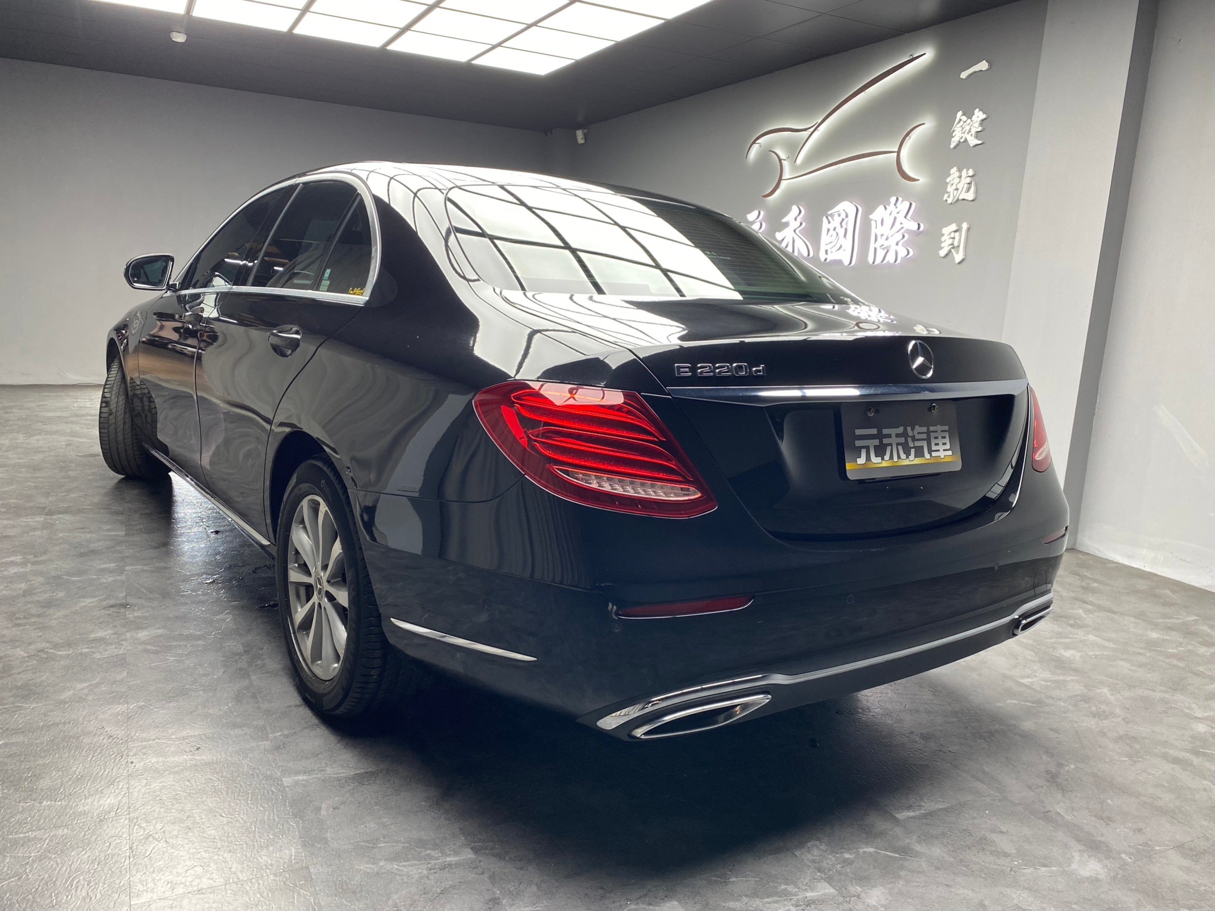 2019式 E220d S系水箱護罩 電動椅 電尾門 W213 ❗️(233)【 元禾國際 阿龍店長 0968-691-205】元禾國際 新北最大車庫 實車實價 認證車  第8張相片