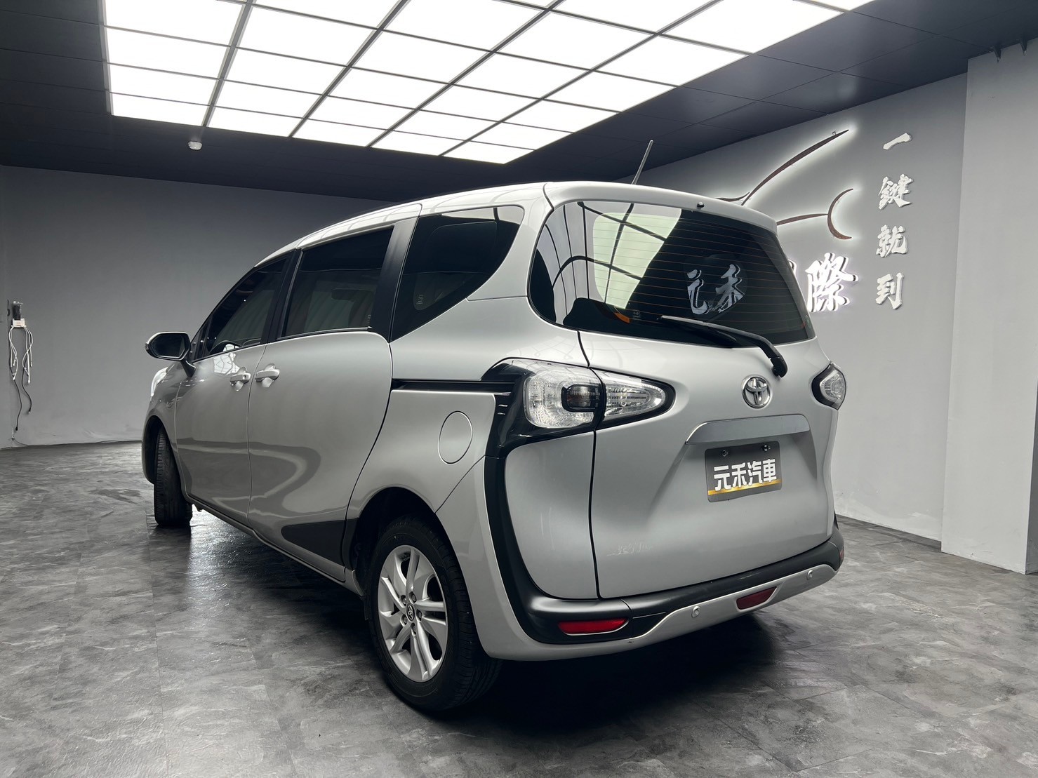 2018 Toyota Sienta 豪華版 熱門 七人座 休旅 ❗️(130)【 元禾國際 阿龍店長 0968-691-205】元禾國際 新北最大車庫 實車實價 認證車  第3張相片