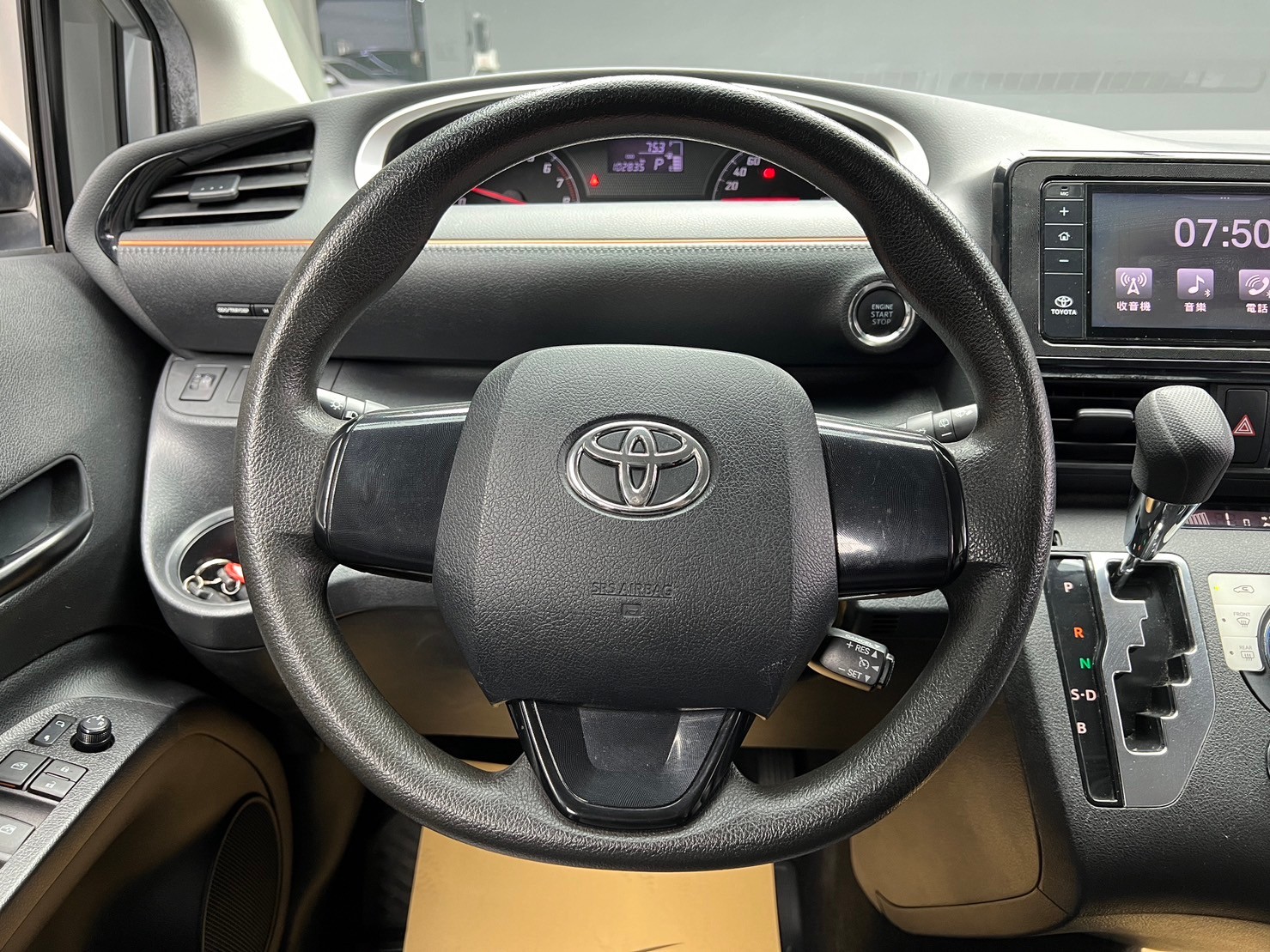 2018 Toyota Sienta 豪華版 熱門 七人座 休旅 ❗️(130)【 元禾國際 阿龍店長 0968-691-205】元禾國際 新北最大車庫 實車實價 認證車  第7張相片