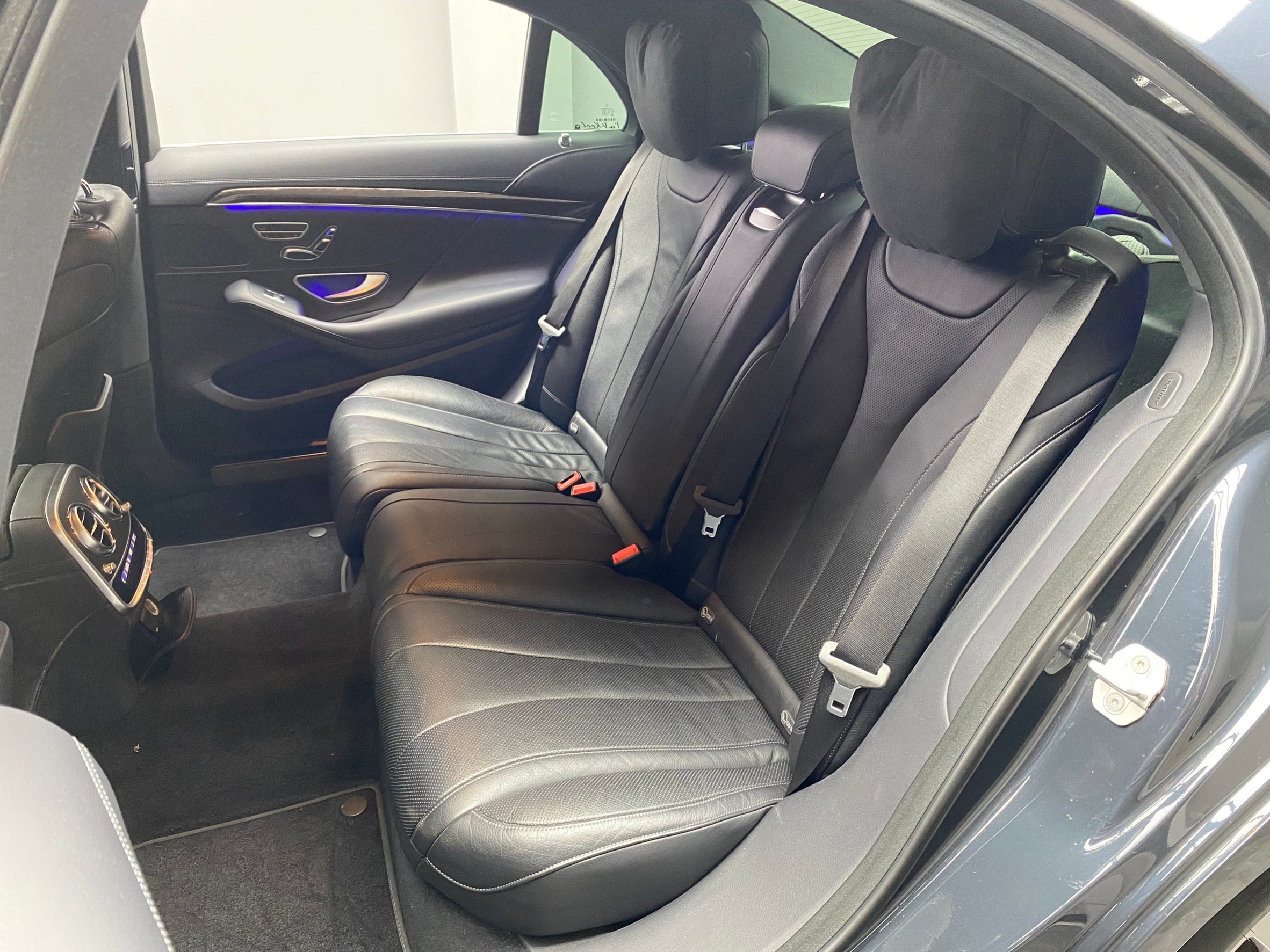 2018式 S350dL 23P 64色氣氛燈 電吸門 腳踢尾門 多光束頭燈 冷熱通風椅 ❗️(163)【 元禾國際 阿龍店長 0968-691-205】元禾國際 新北最大車庫 實車實價 認證車  第4張相片