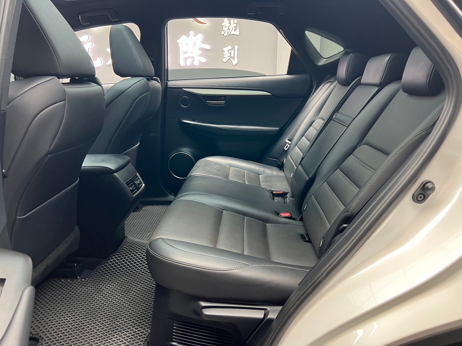 2015 NX200t AWD F版 環景 電熱椅 高妥善率 ❗️(194)【 元禾國際 阿龍店長 0968-691-205】元禾國際 新北最大車庫 實車實價 認證車  第4張相片